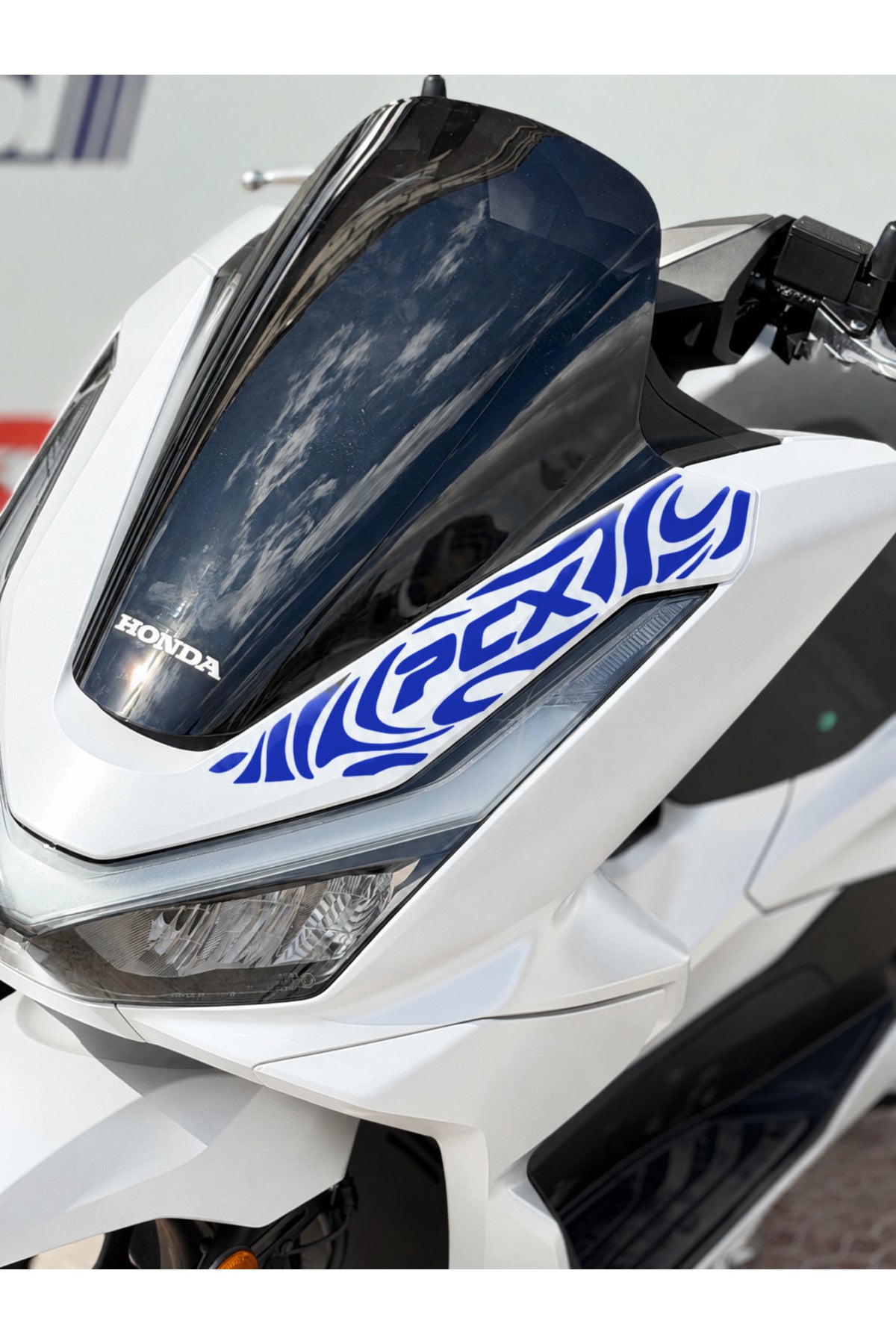 Honda PCX Deluxe için Ön Panel PCX Yazılı Tribal Yazı Dövme Sticker (2025-2026 Uyumlu)