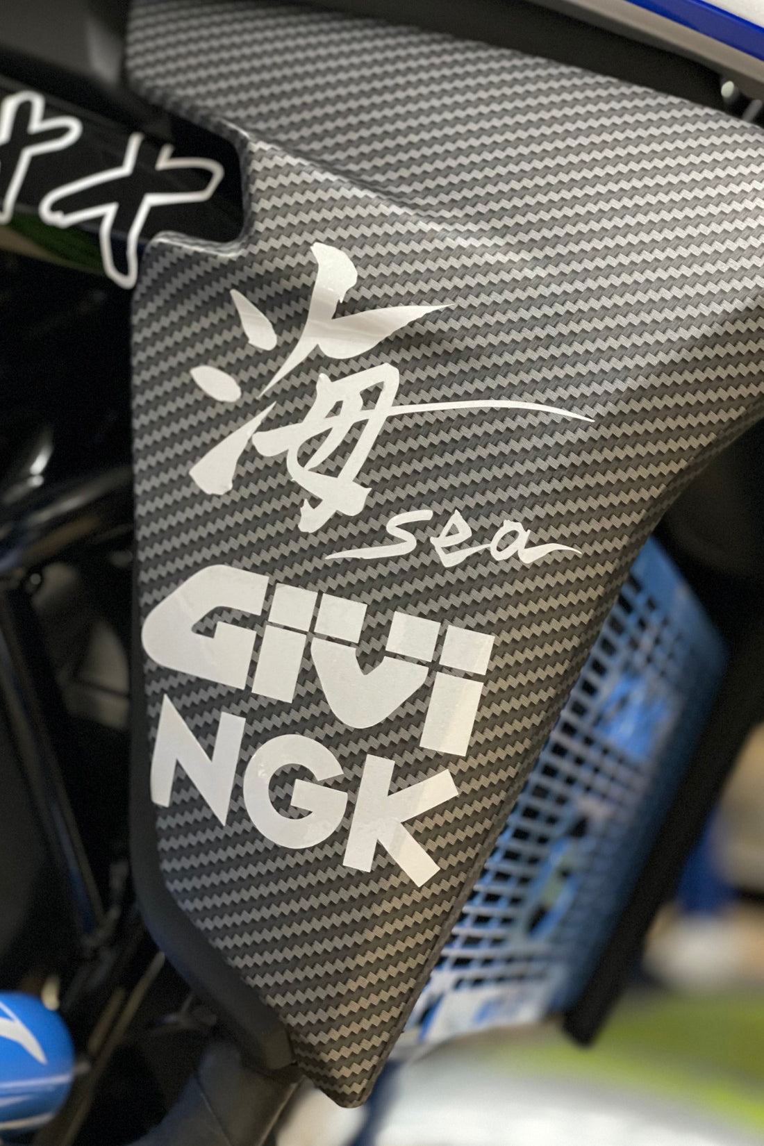 CF MOTO NK250 için Beyaz Reflektörlü Gece Parlayan Sponsor Kaplama (1 Adet)