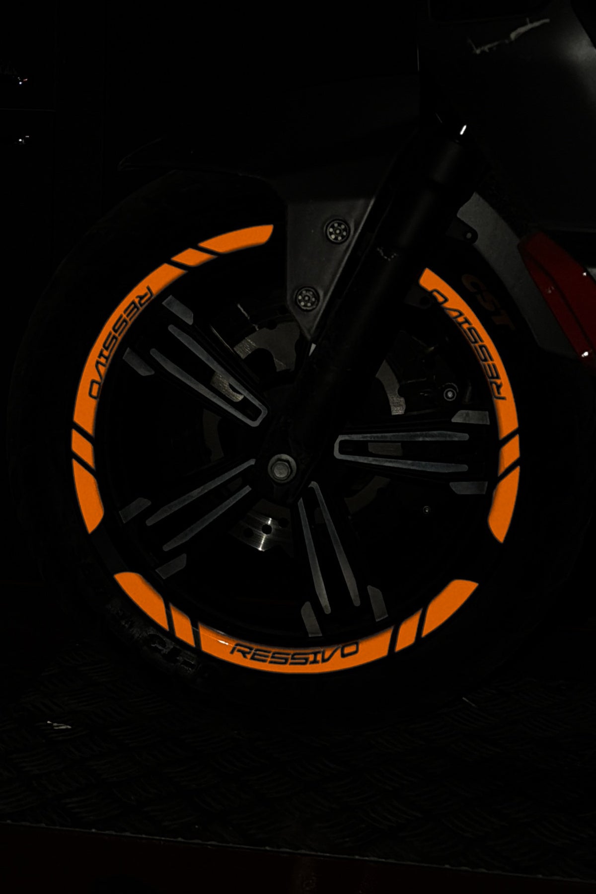 Mondial Ressivo Scooter için Reflektörlü 12 Parça Jant Şeridi Sticker Seti (Ön ve Arka Yeterli)