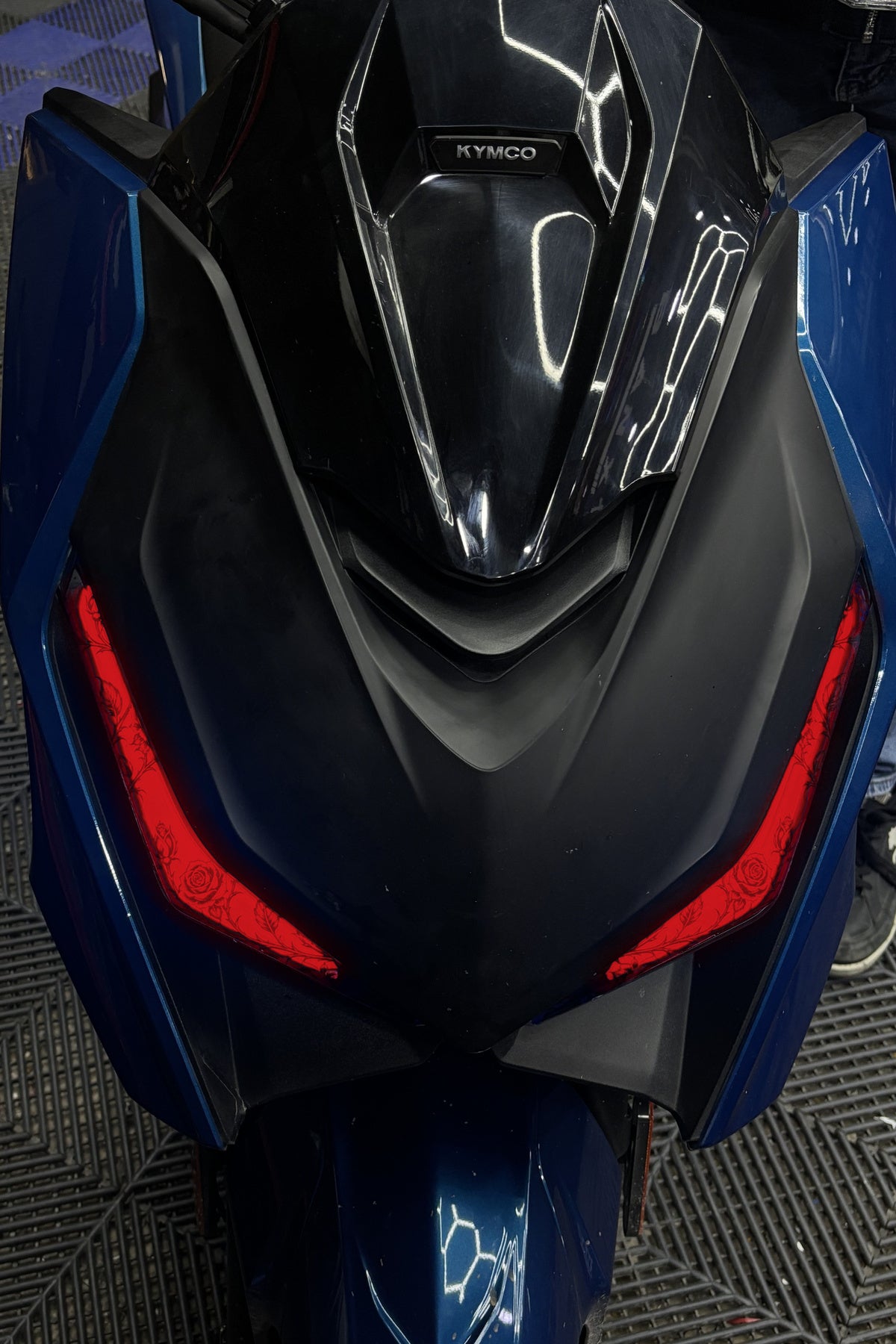 Kymco KRV200 için Sarmaşık Desenli Far Filmi