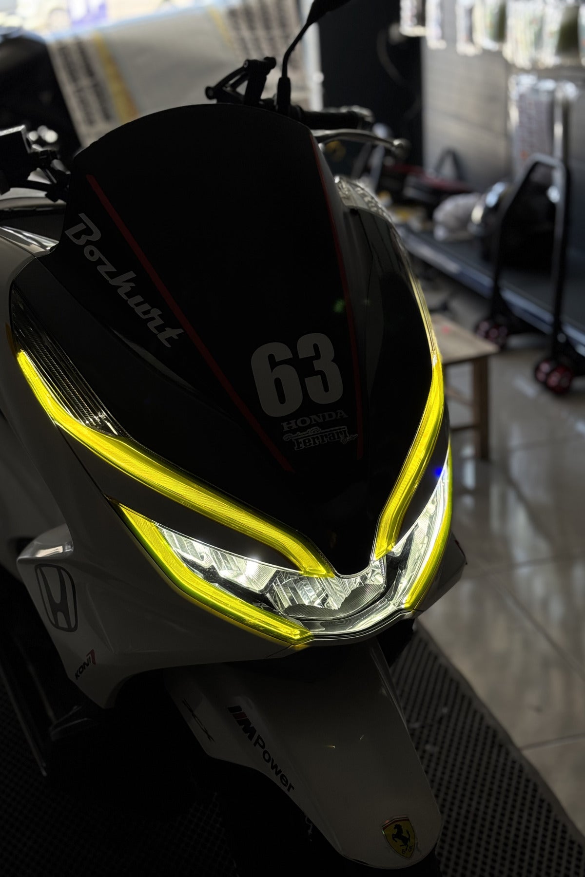 Honda PCX (2018-2020) için Far Tasarım Folyosu Sticker