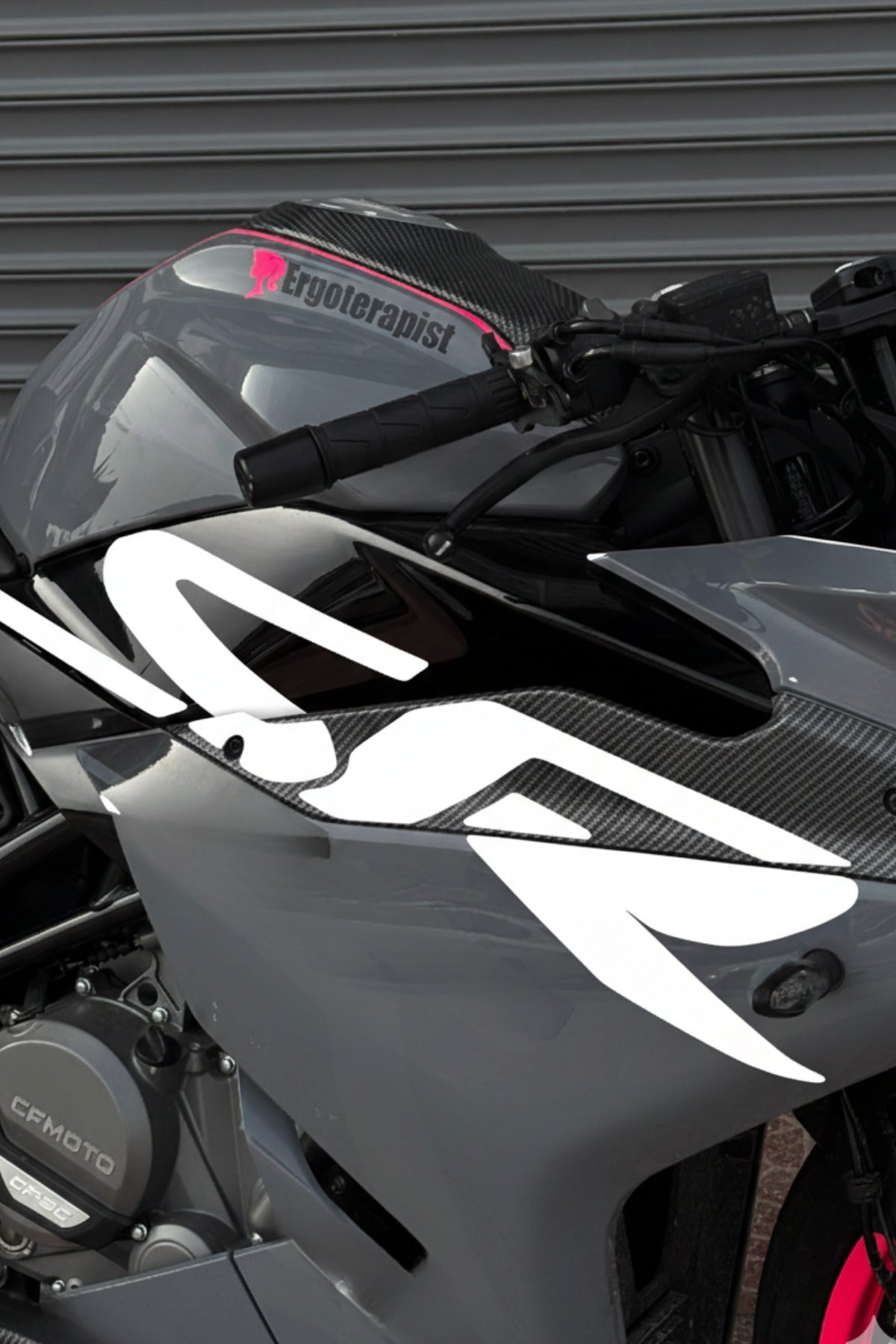 CFMOTO 250SR için Renkli Orijinal Sticker (SR Yazıları Sağ ve Sol )(Orijinal Üzerine Tam Kapatır)