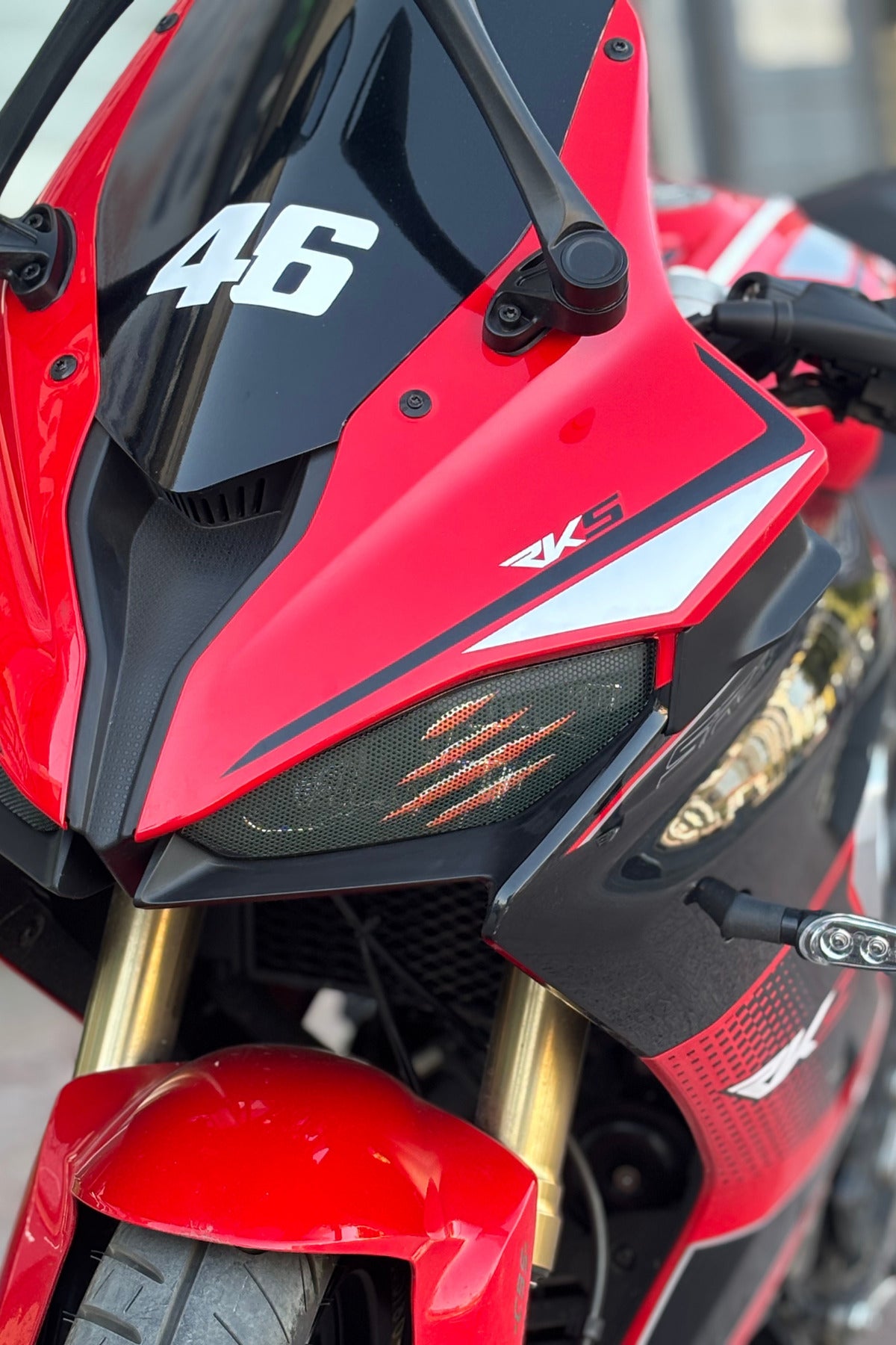 RKS SRK125 için Far Üstü Sticker Delikli Aydınlatma Engellemez (Sağ ve Sol)