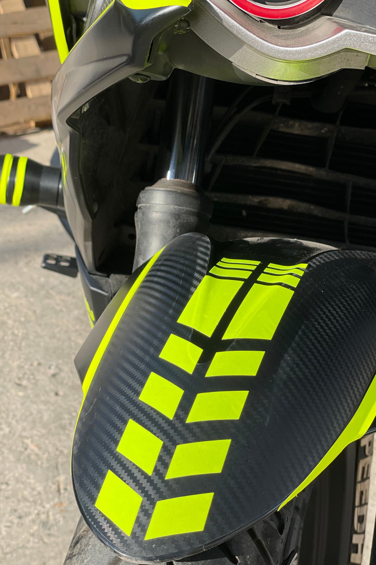 Motor Ön Çamurluğu için Neon Sarı Tampon Şeridi Sticker Etiket 20CM (1 Adet)