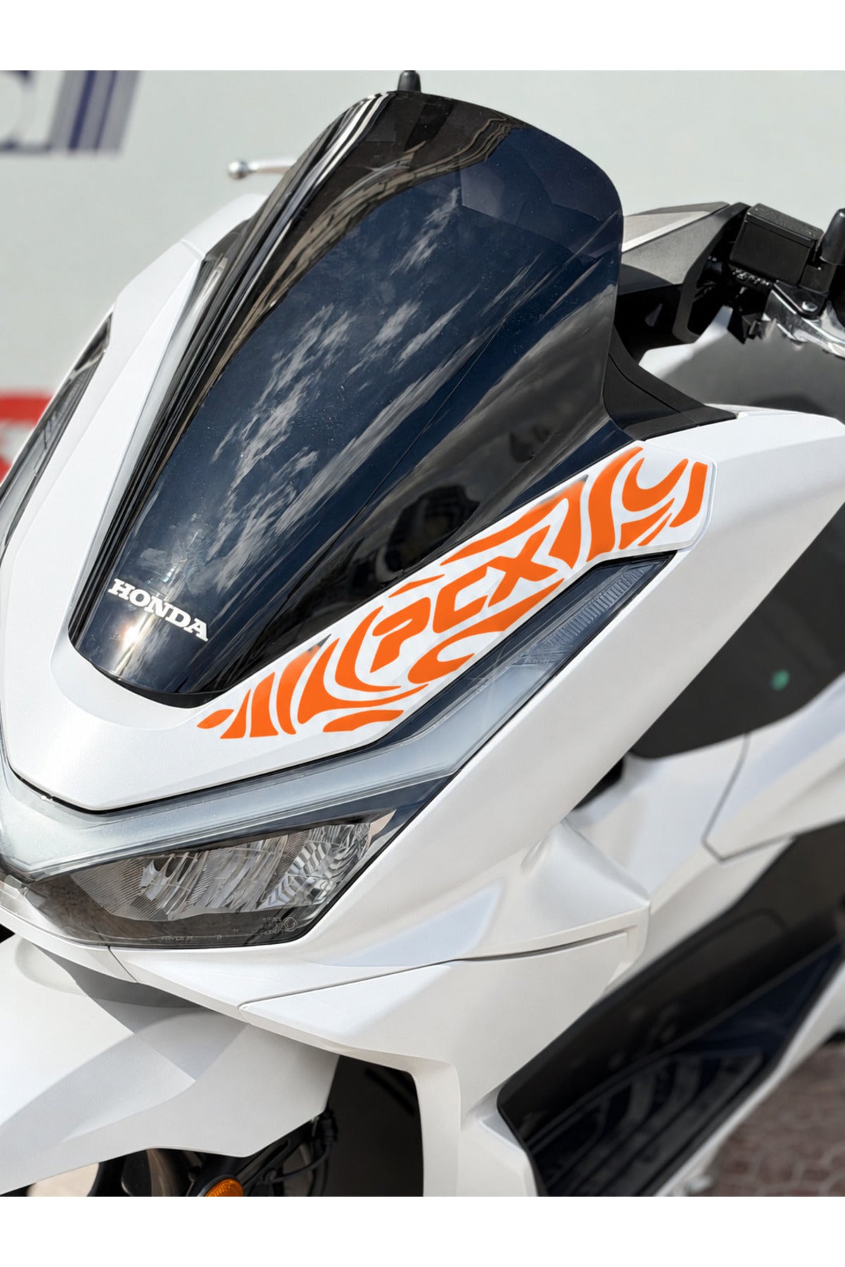 Honda PCX Deluxe için Ön Panel PCX Yazılı Tribal Yazı Dövme Sticker (2025-2026 Uyumlu)