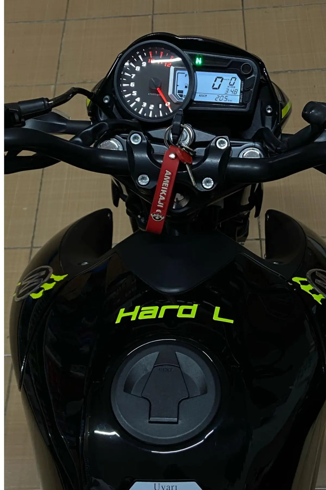 Dekoratif Neon Sarı Hard L Motor-araba Sticker Etiket 12x3cm (1 ADET)