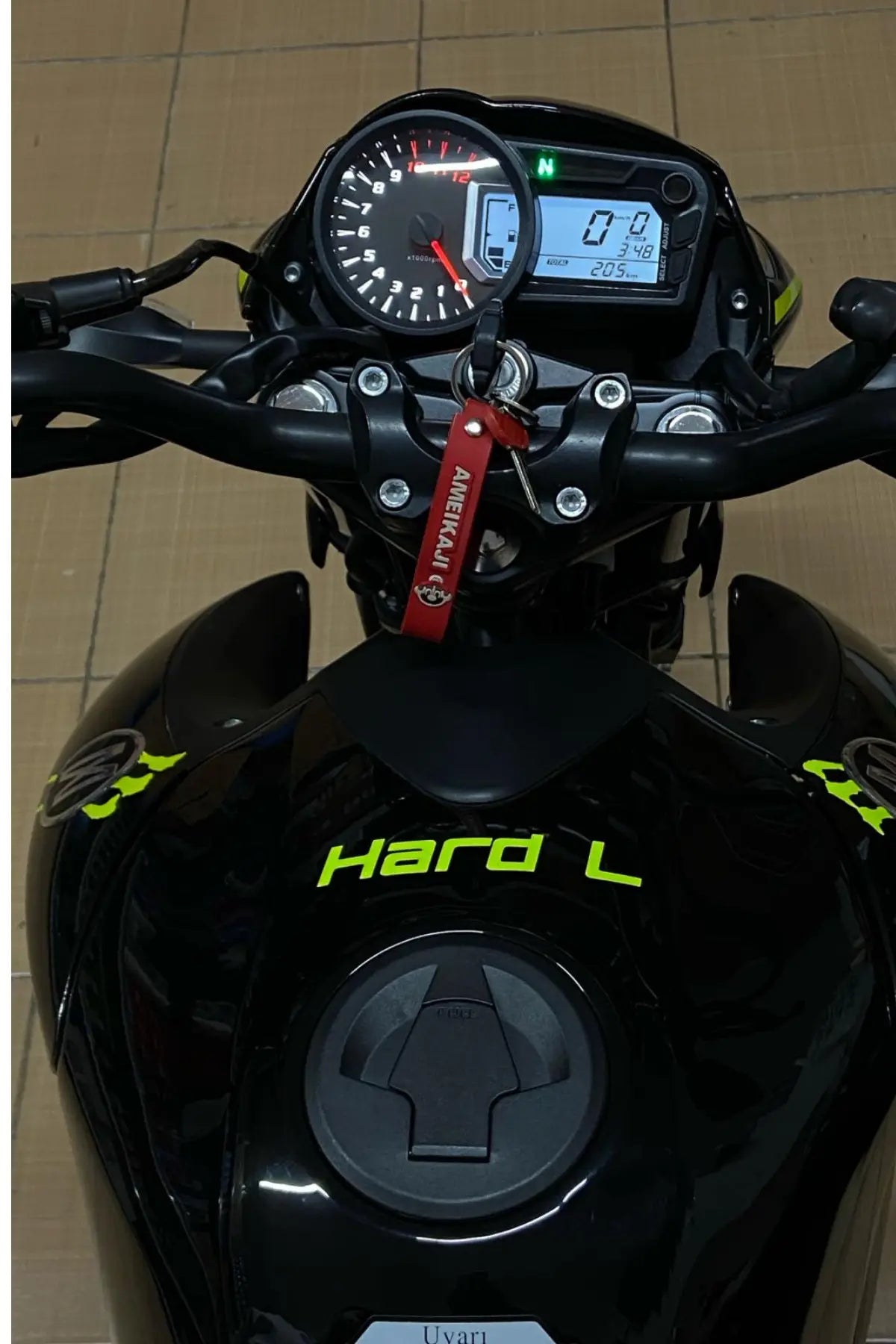 Dekoratif Neon Sarı Hard L Motor-araba Sticker Etiket 12x3cm (1 ADET)