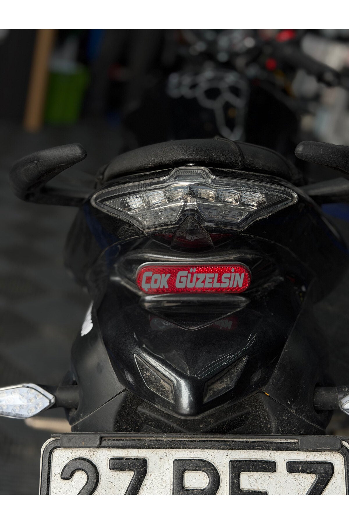 Motosiklet Kedigözü için Çok Güzelsin Düz Yazı Sticker Etiket ( 8CMx2CM)