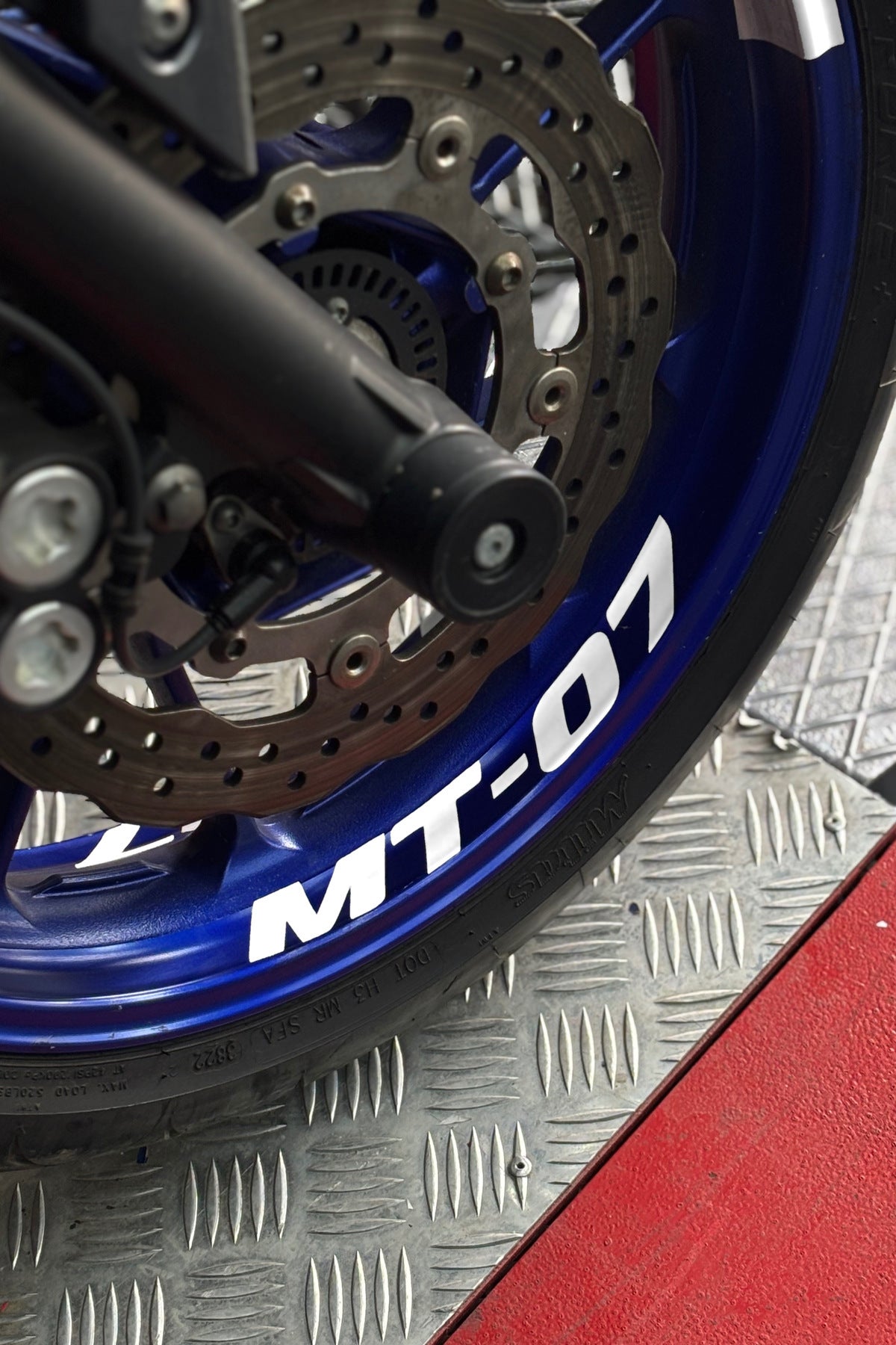 Yamaha MT-07 için Jant içi MT-07 Yazı Sticker Etiket ( 4 Adet) (Tüm Yıllara Uyumlu)