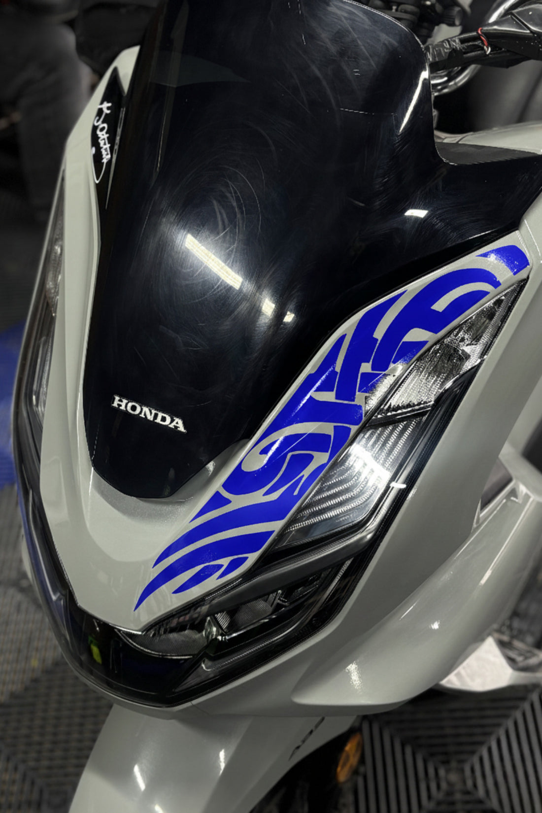 Honda PCX için Uyumlu Far Üstü Tribal Desen Sticker Etiket (Tam Uyumlu Kesme Biçmesiz)