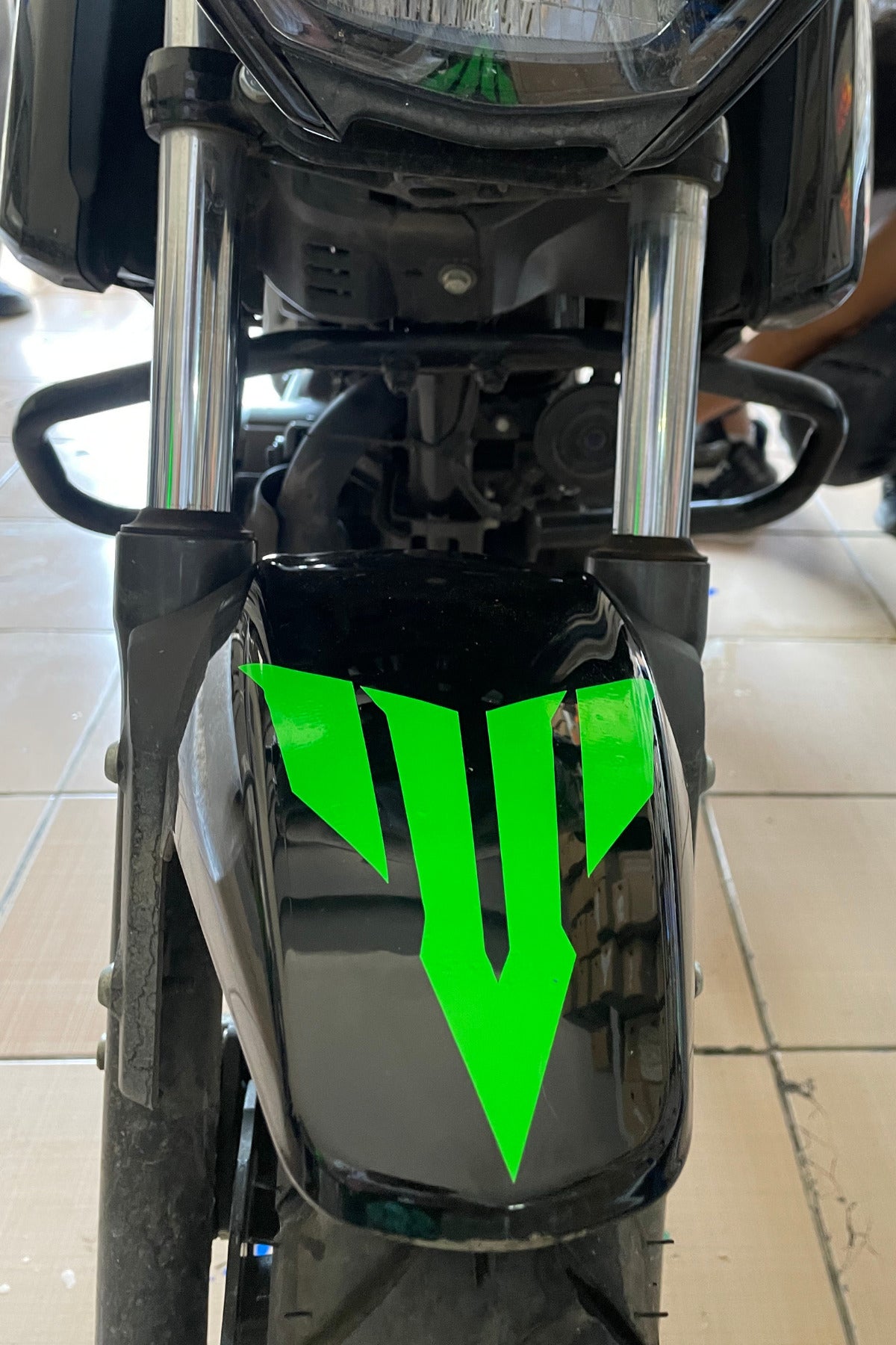 Motor için Neon Yeşil MT Logosu Sticker Etiket 12CMx15CM (1 Adet)