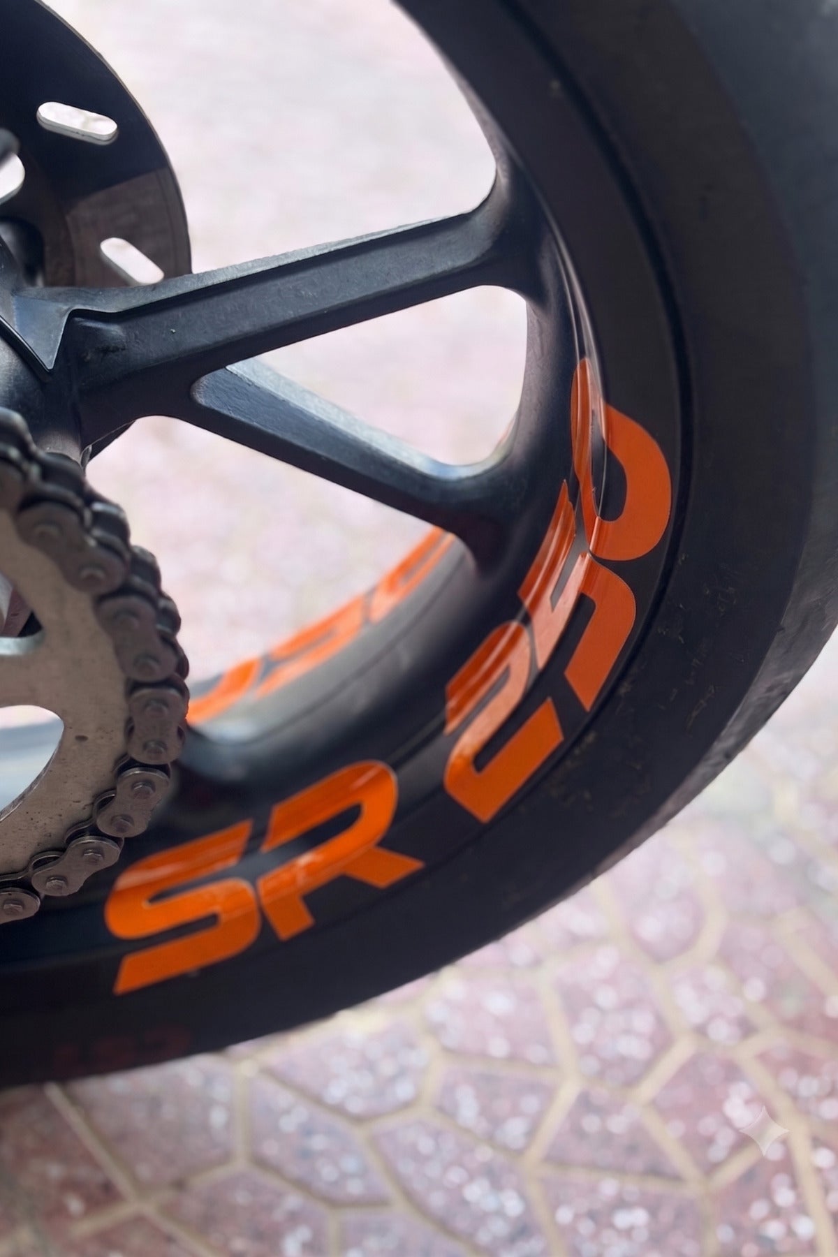 CFMOTO SR250 için Jant içi SR250 Yazısı Sticker Etiket (4 Adet)