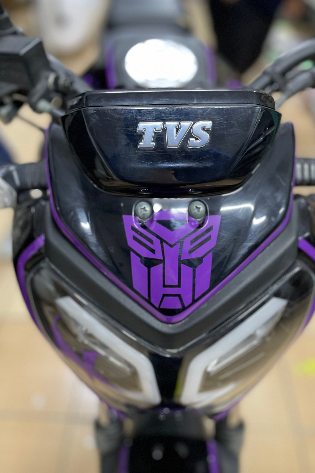Motor-Araba-Kask için Oracal Mor Renk Transformers Robot Sticker Etiket (10CMx10CM)