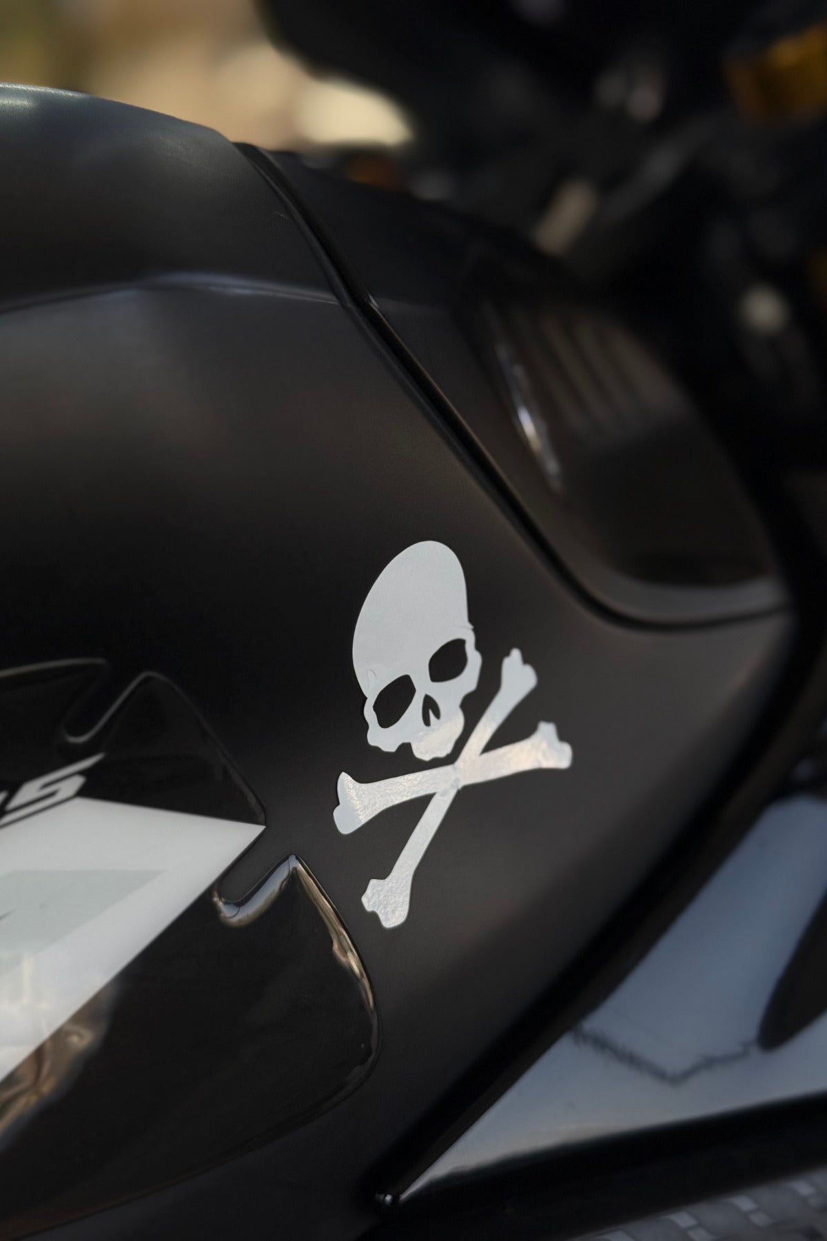 Motor-Araba-Laptop için Beyaz Kurukafa Sticker (6,5CMX6CM)