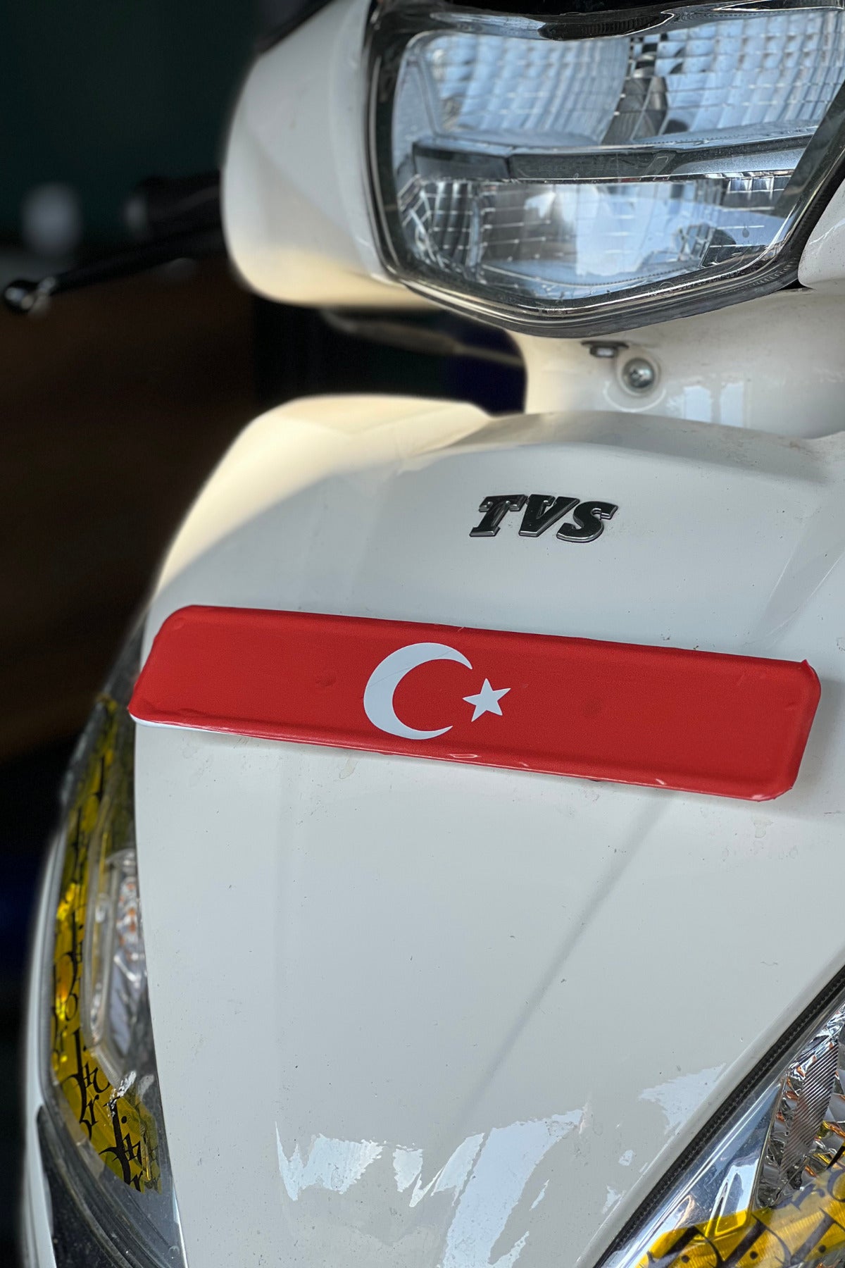 TVS Jupiter 125 Ön Plakası için Bayrak ve Desenli Sticker