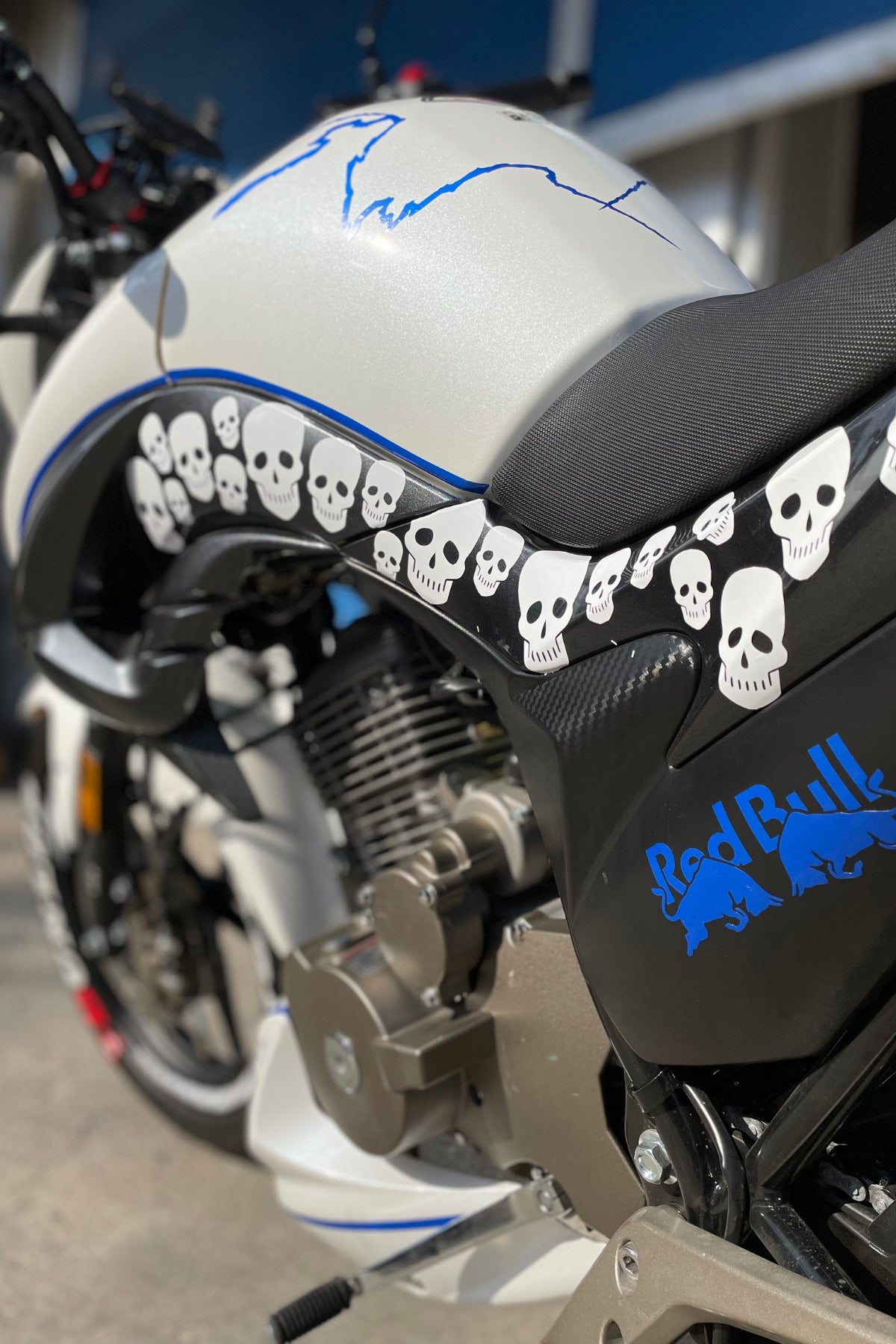Motor-Kask-Araba için Beyaz Renk Kuru Kafa Görünümlü İskelet Etiketi Sticker