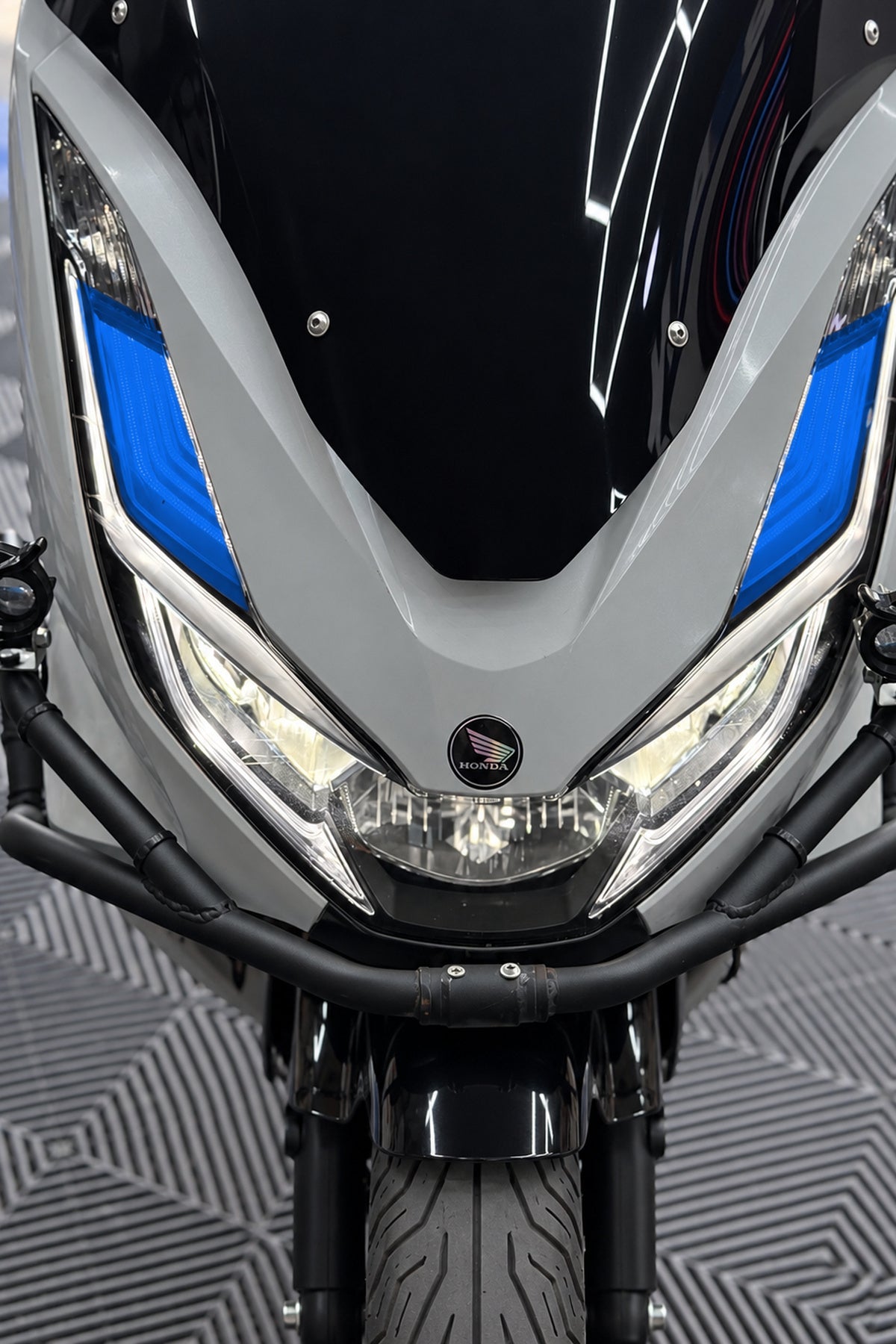Honda PCX için Amerikan Görünümlü Far Filmi Far Tasarım Filmi (2021-2022-2023-2024 Uyumlu)