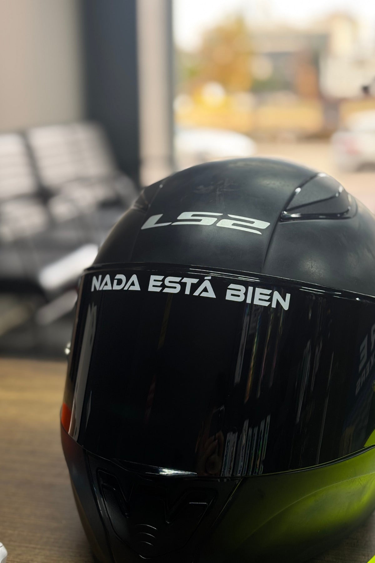 Kask Vizörü için Nada Esta Bien Vizör Sticker Etiket (15CM)