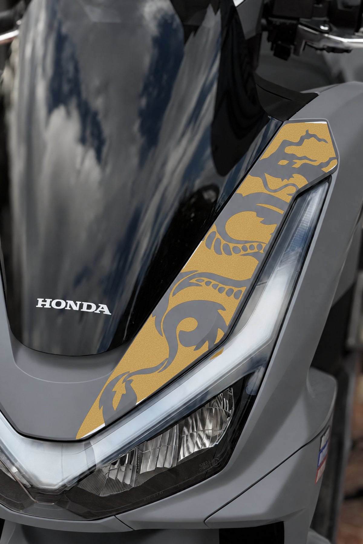Honda PCX Deluxe Yeni Kasa 2025-2026 Uyumlu Ejder Desenli Ön Panel Sticker