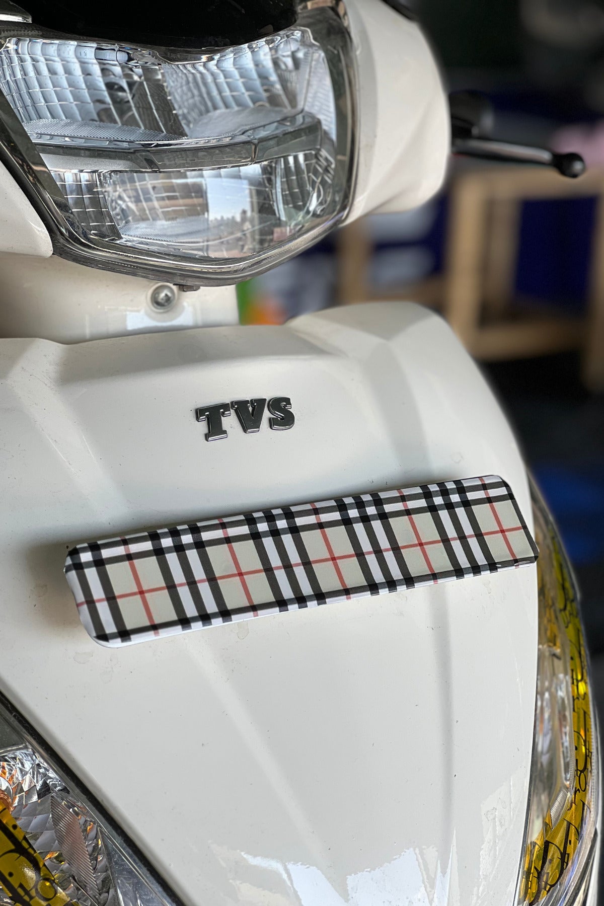 TVS Jupiter 125 Ön Plakası için Bayrak ve Desenli Sticker