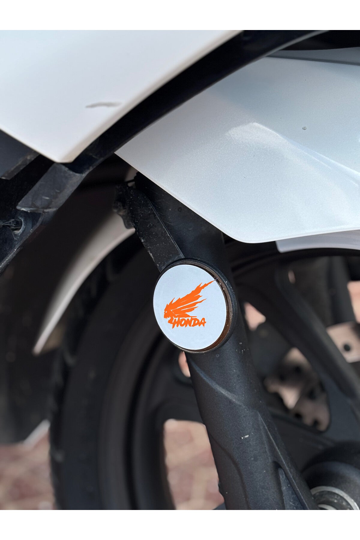 Honda Motosikletler için Kedigözü Reflektörlü için Honda Canavar Logolu Yuvarlak Sticker(2 Adet) (5CMx5CM)