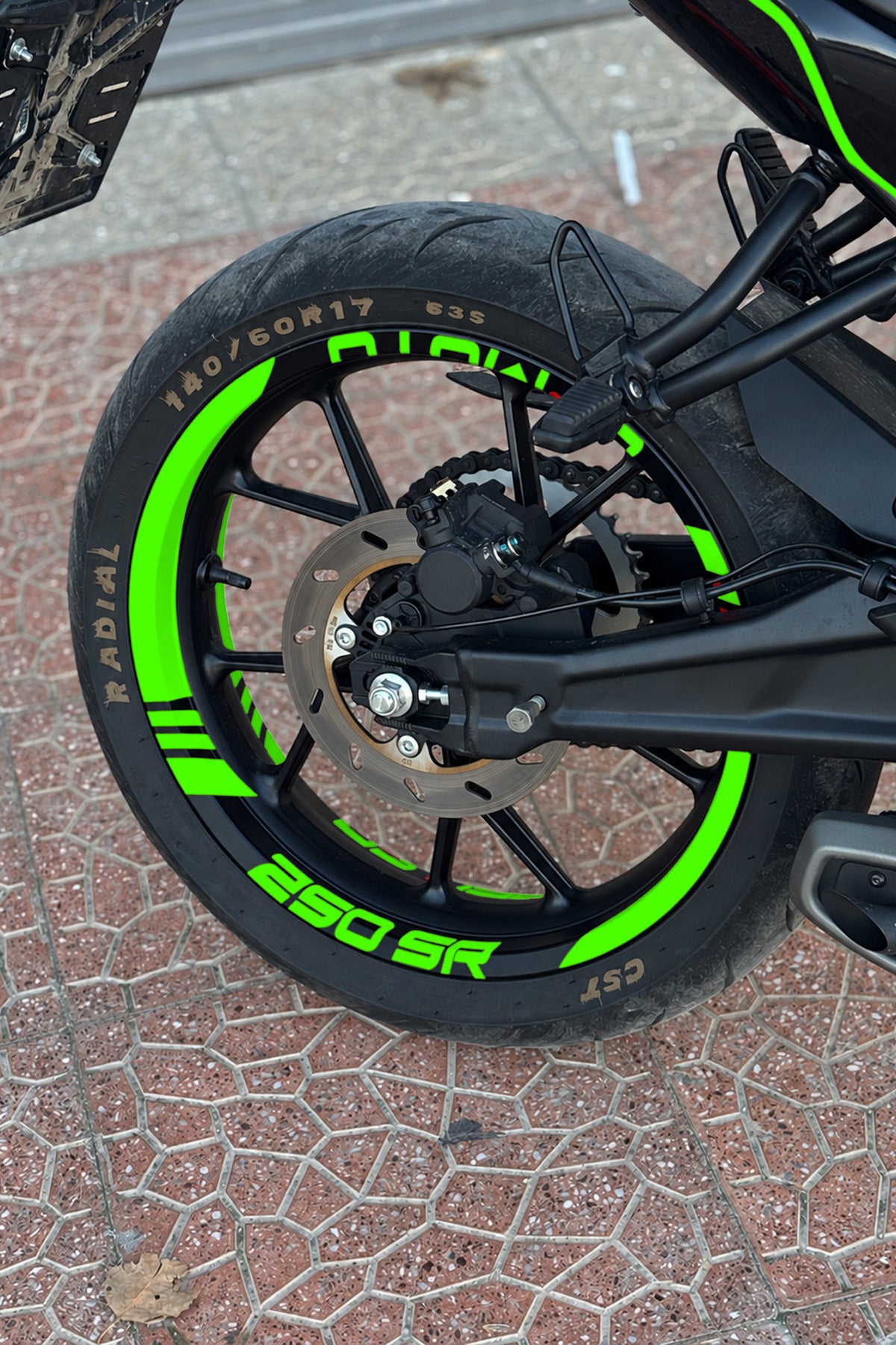CFMOTO 250 SR için Yazılı Kalın Kesikli Jant Şeridi Sticker Seti (16 Parça) (1 Set 1 Motora Yeterlidir)