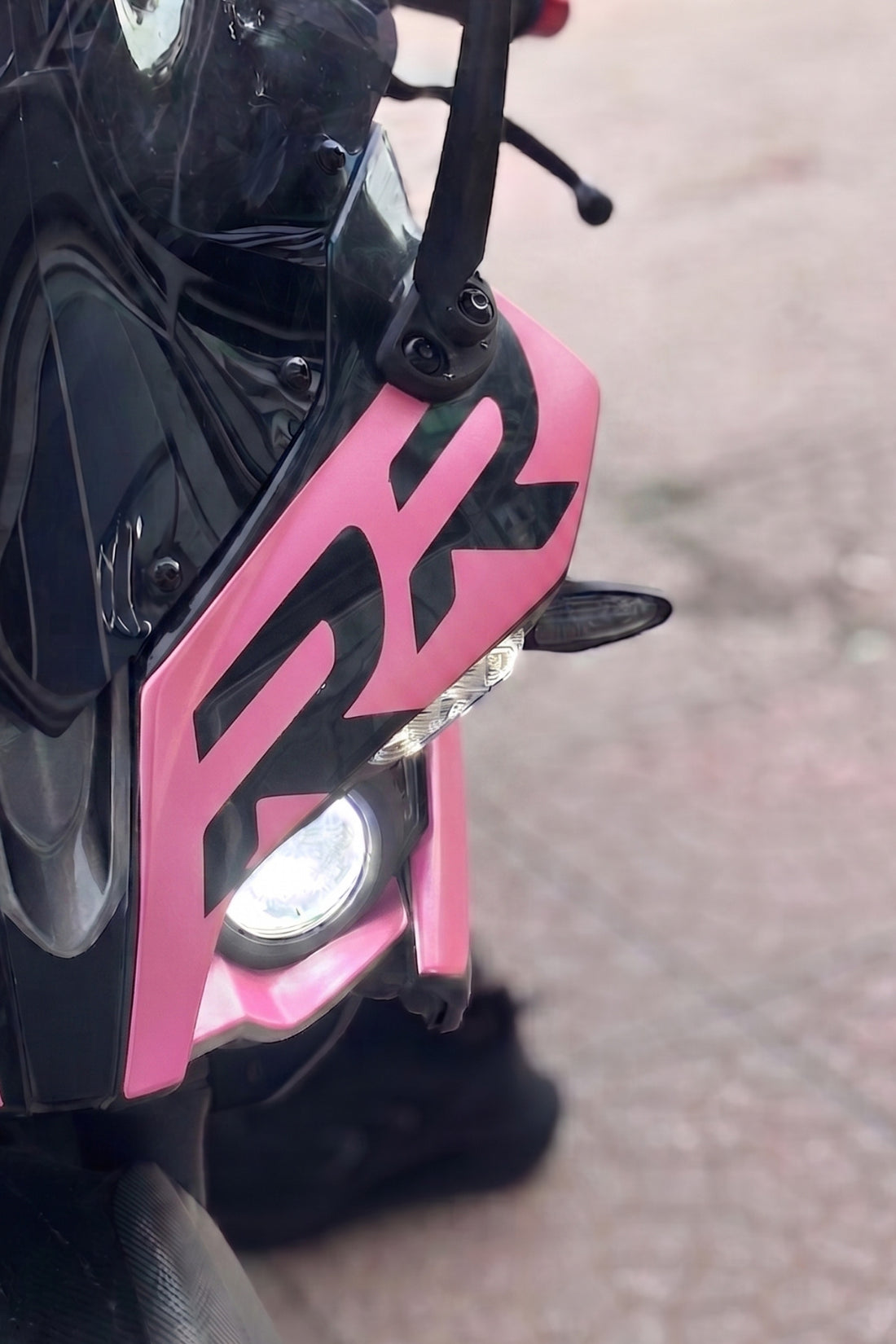 Bajaj Pulsar RS200 için Kafa Grenajı İçin RR Yazılı Sticker