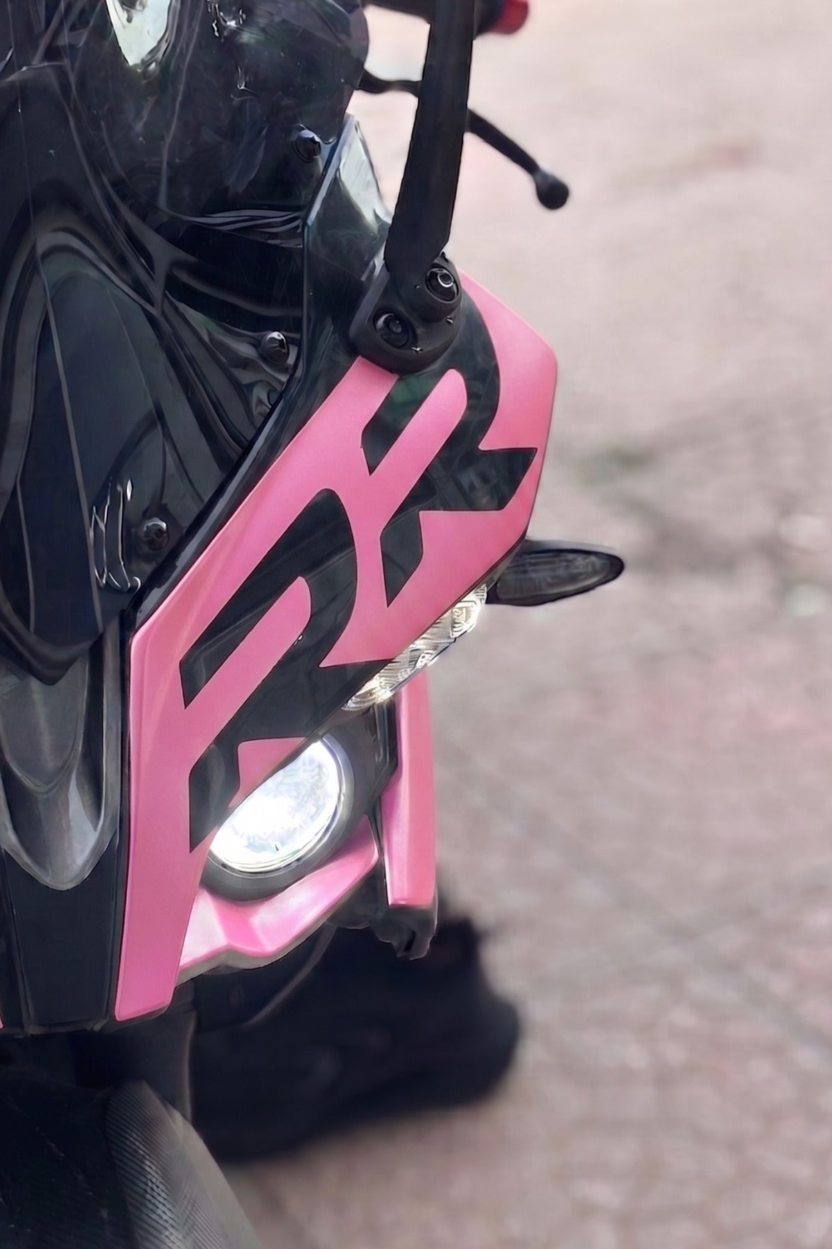 Bajaj Pulsar RS200 için Kafa Grenajı İçin RR Yazılı Sticker