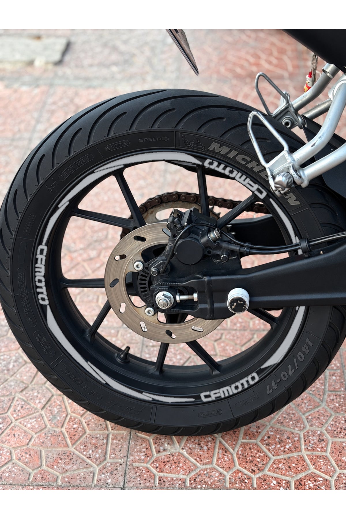 CFMOTO Motosikletler için 17 Inch Tüm Jantlara Uyumlu Universal Jant Şeridi+CFMOTO Yazıları (Ön ve Arka Janta Yeterli)