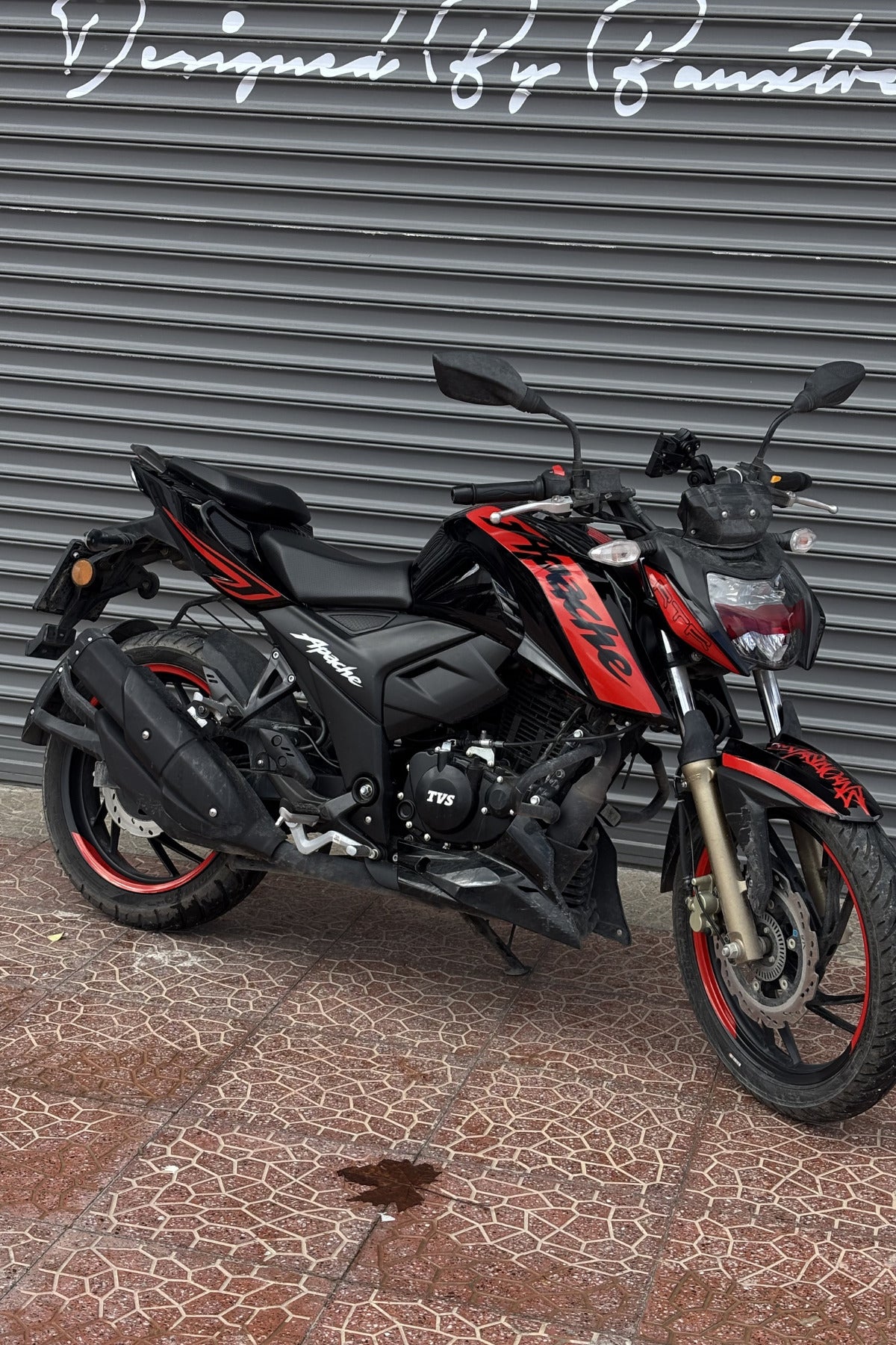 TVS Apache RTR için Reflektörlü Kırmızı Renk Komple Sticker Seti