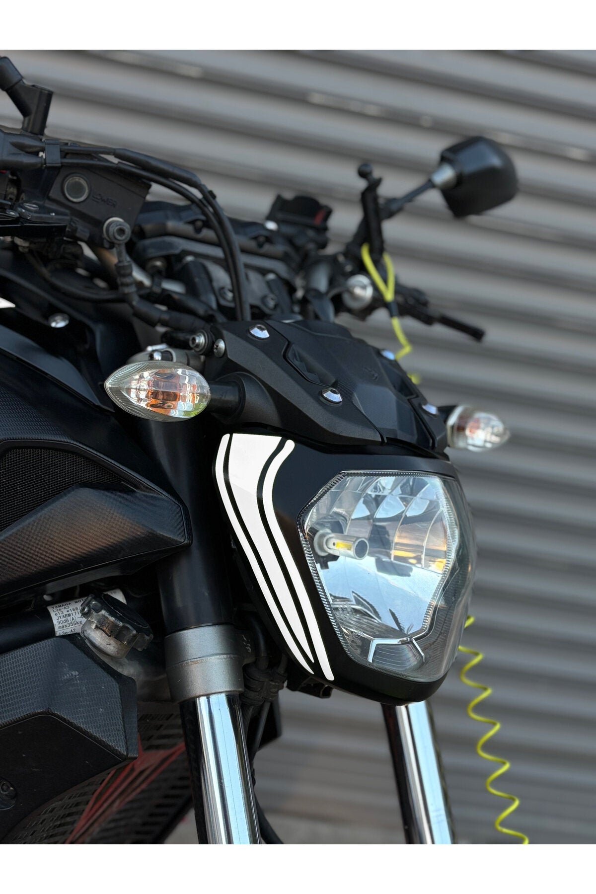 Yamaha MT-07 için Far Kaşı Sticker Etiket (Sağ ve Sol ) (2014-2017 Yılları Arası Uyumlu)