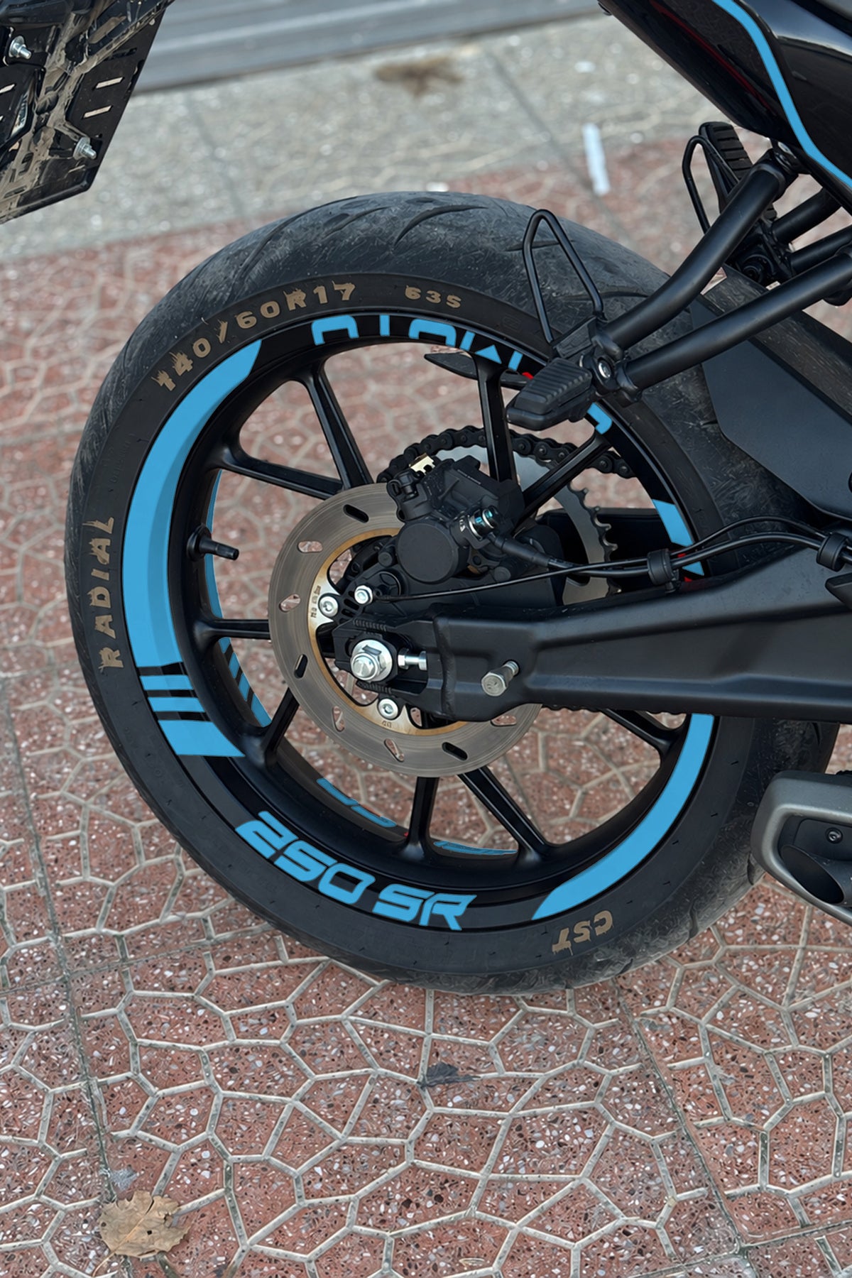 CFMOTO 250 SR için Yazılı Kalın Kesikli Jant Şeridi Sticker Seti (16 Parça) (1 Set 1 Motora Yeterlidir)