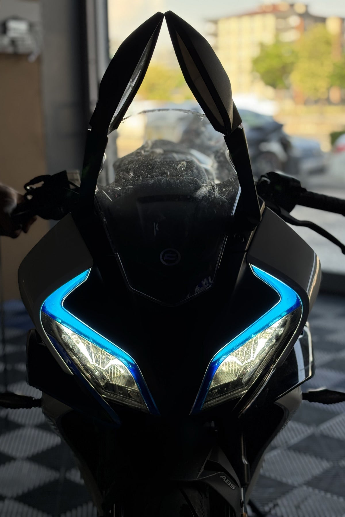 CFMOTO 250SR 2026 Model için Far Tasarım Gündüz Ledi Far Filmi Sticker Seti