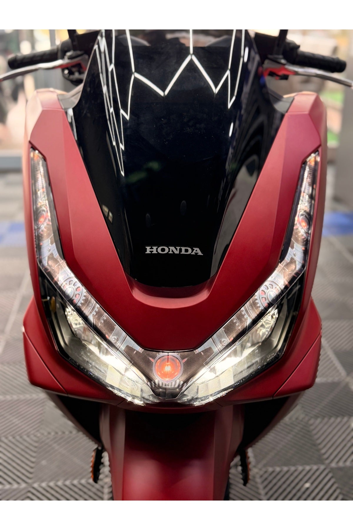 Honda PCX Deluxe için Desenli Far Tasarım Sticker