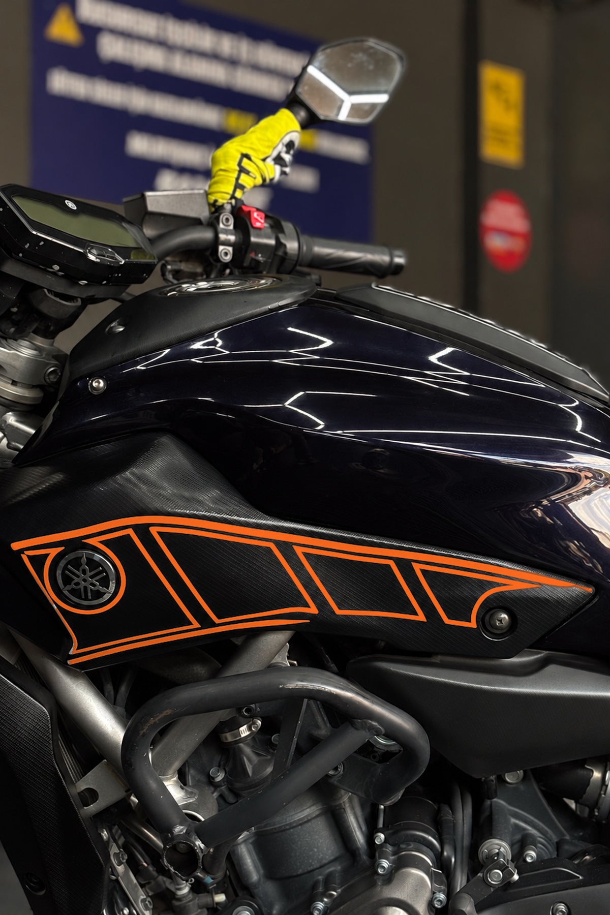 Yamaha MT-07 için Yan Panel için Boşluklu İnce Çizikli Sticker Seti (Sağ ve Sol )