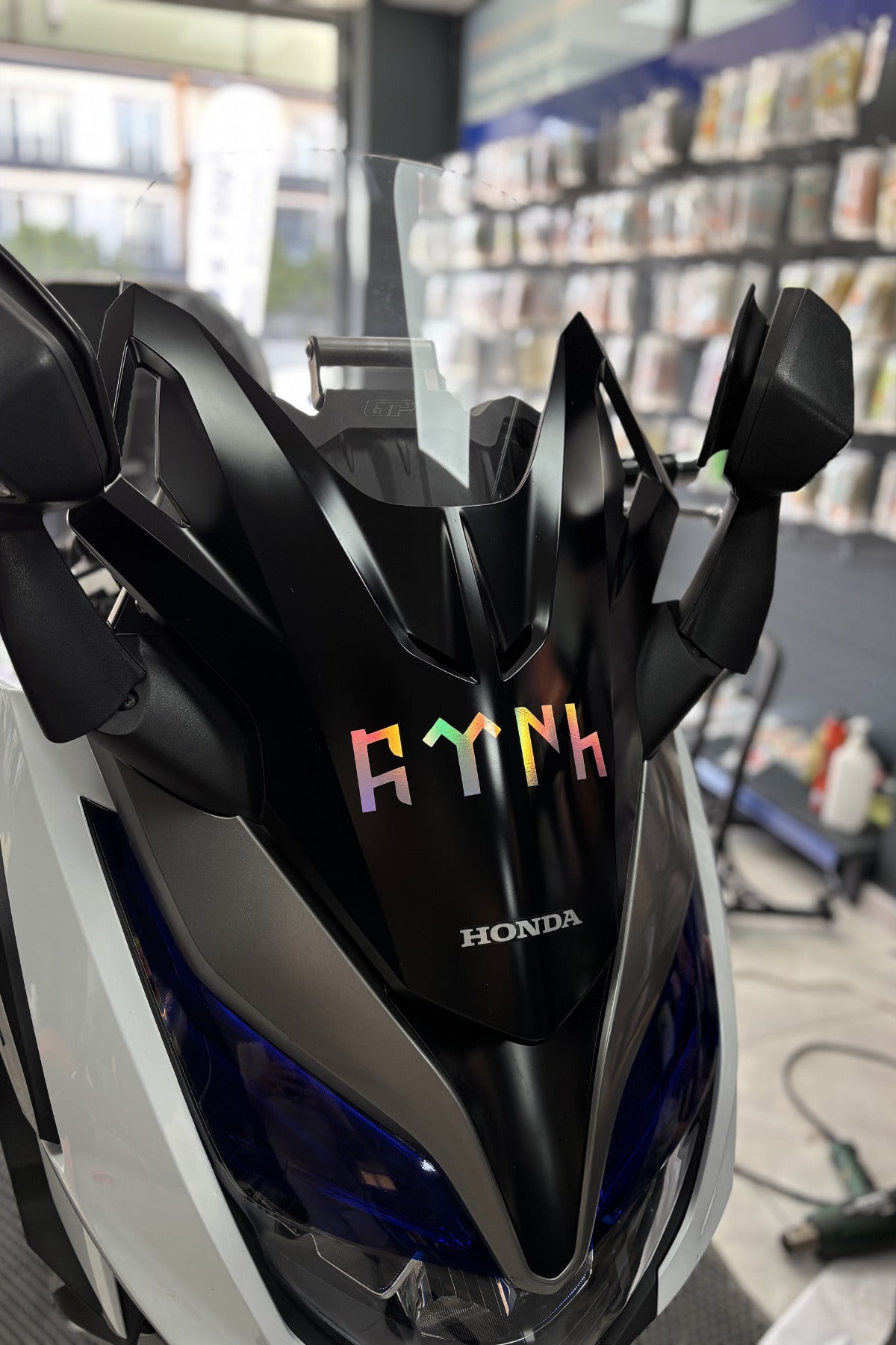 Motor ve Araba için Göktürkçe Türk Yazısı Hologramlı Sticker Etiket (15CM)
