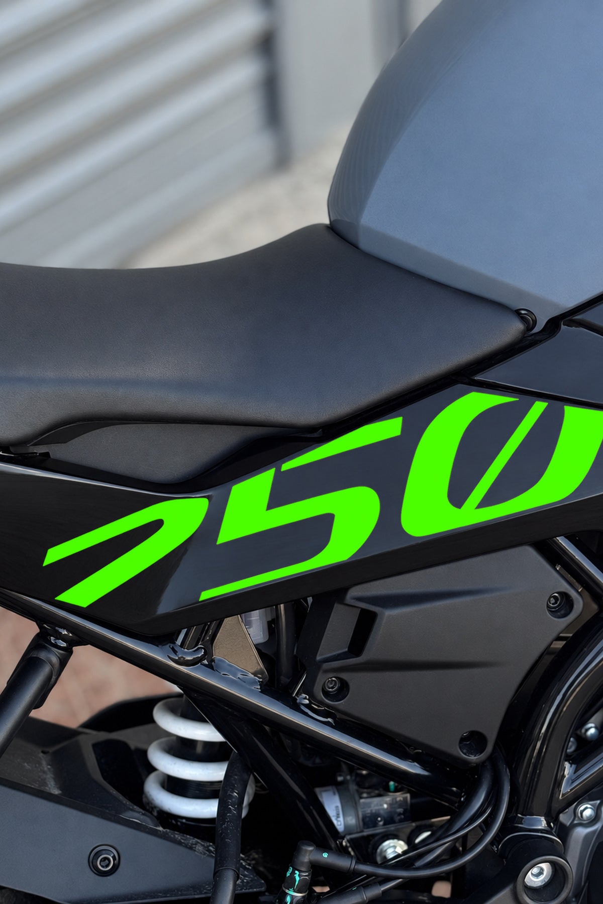 CFMOTO 250SR için Hazır Kalıp 250 Yazıları Sticker Etiket (Sağ ve Sol )