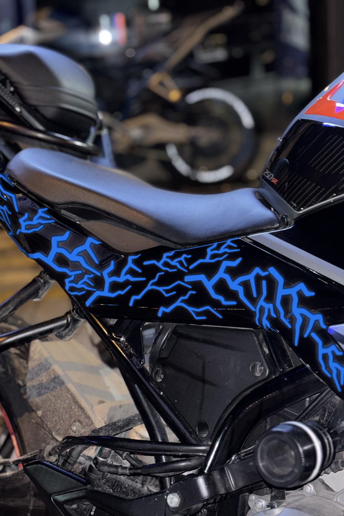 Motosiklet ve Kask için Reflektörlü Yıldırım Şimşek Seti 16'Lı