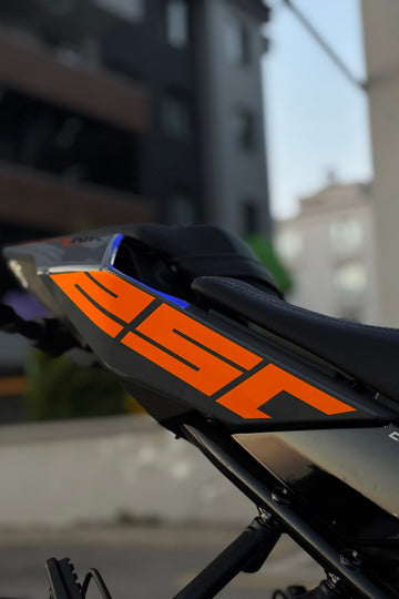 CFMOTO NK250 Tüm Yıl ve Modellere Uyumlu Neon Turuncu 250 Yazıları Sticker (Sağ ve Sol)