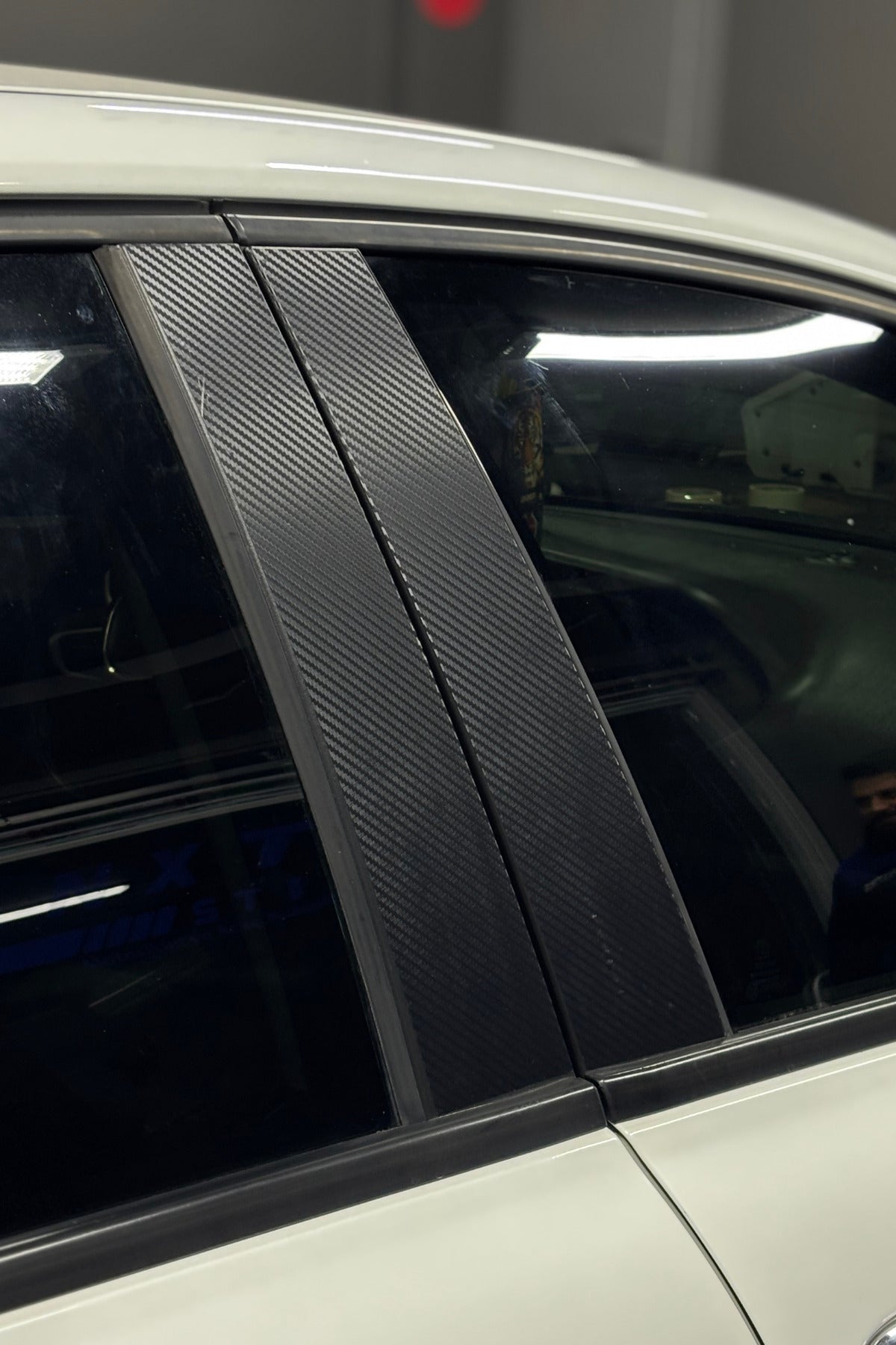 Fiat Egea için Birebir Oturan Karbon Desenli Kapı Direk Sticker Seti (Kendinden Yapışkanlı)