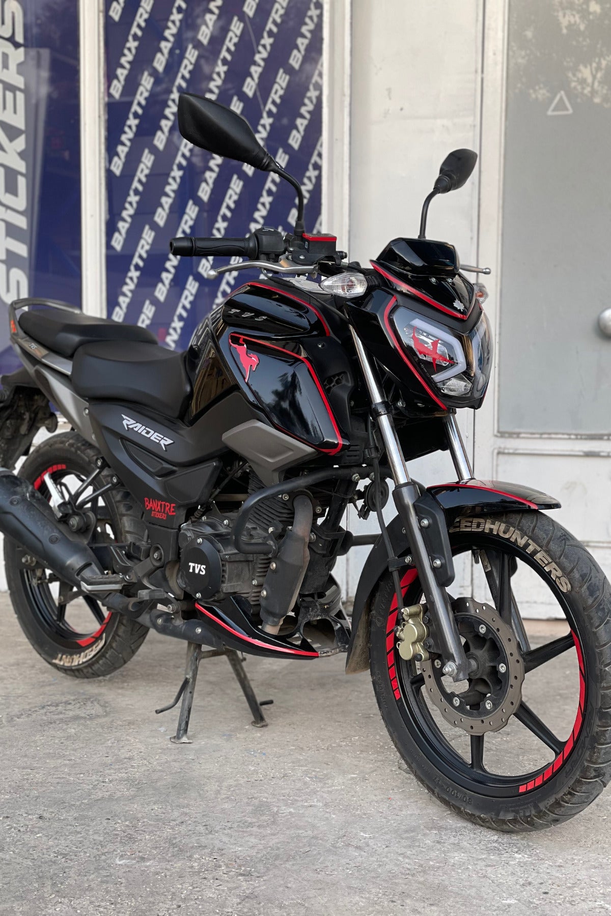 TVS Raider 125 için Parlak Kırmızı 17 Parça Sticker Etiket Seti