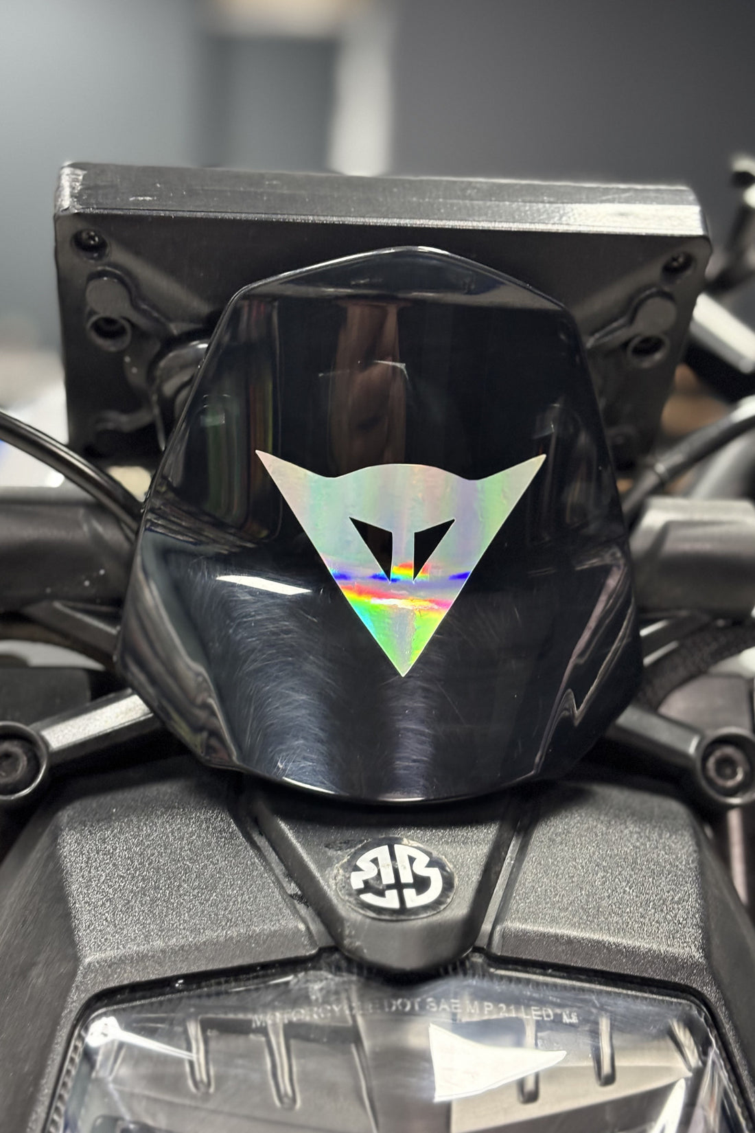 Motor-Kask için Hologramlı Renk Değiştiren Dainese Arma Sticker Etiket (1 Adet) (7CMx7CM)