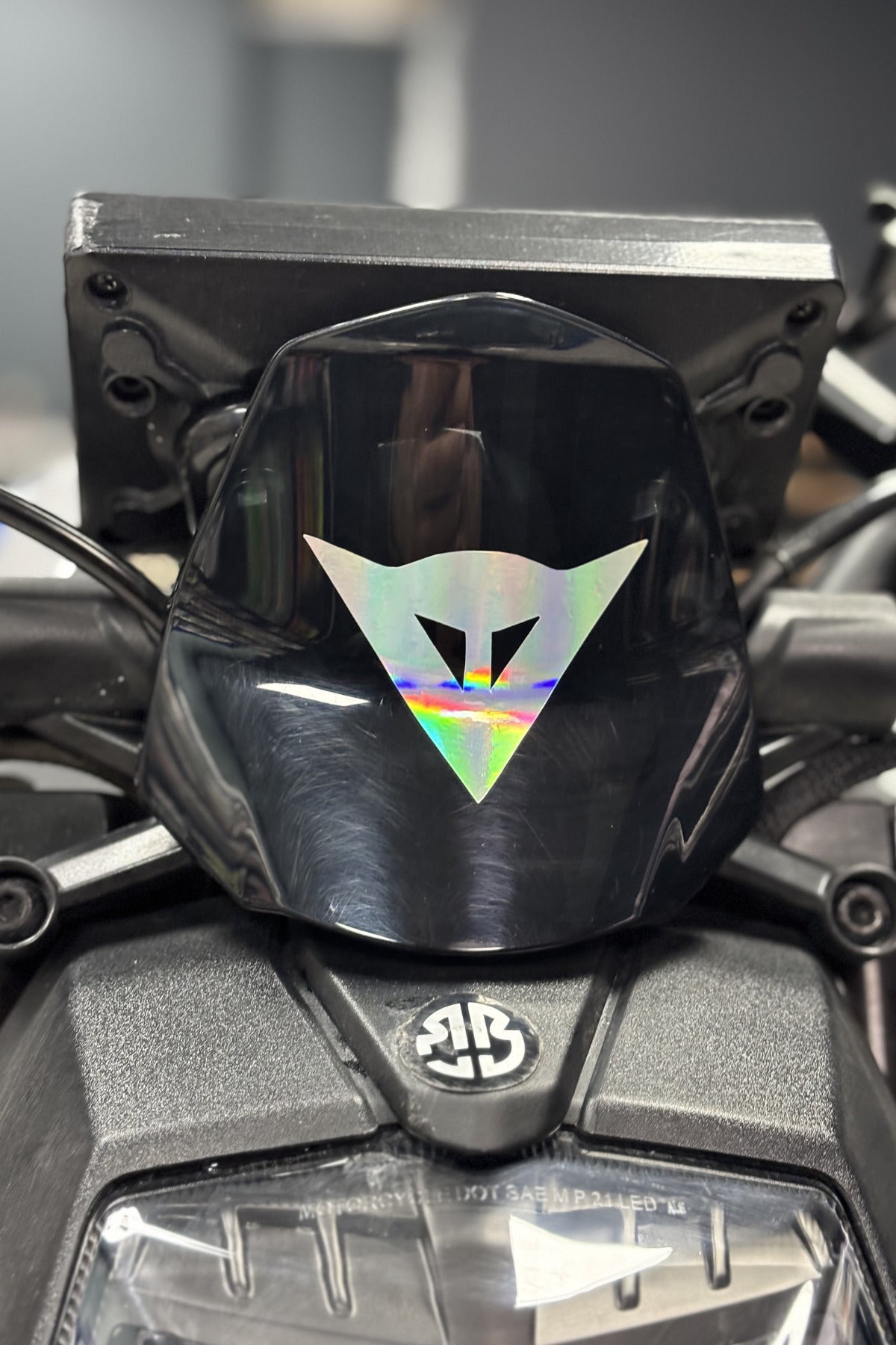 Motor-Kask için Hologramlı Renk Değiştiren Dainese Arma Sticker Etiket (1 Adet) (7CMx7CM)