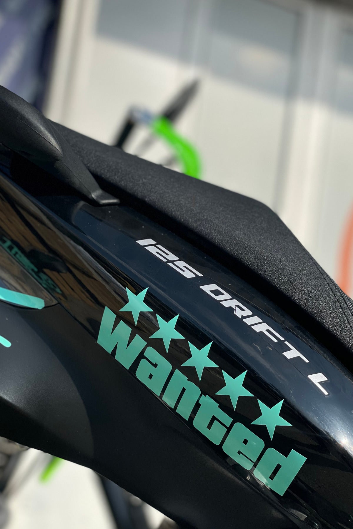 Motor-Araba-Kask için Nane Renk Wanted Sticker Etiket (1 Adet)