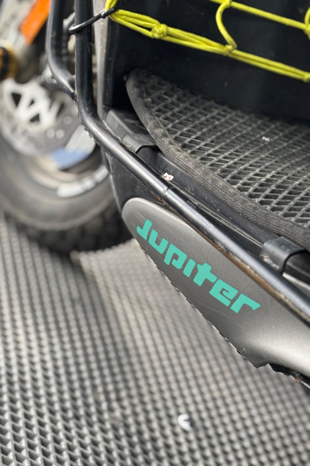 TVS Jupiter 125 için Alt Sakal Jupiter Yazıları Sticker (15CMx3CM)(2 Adet)