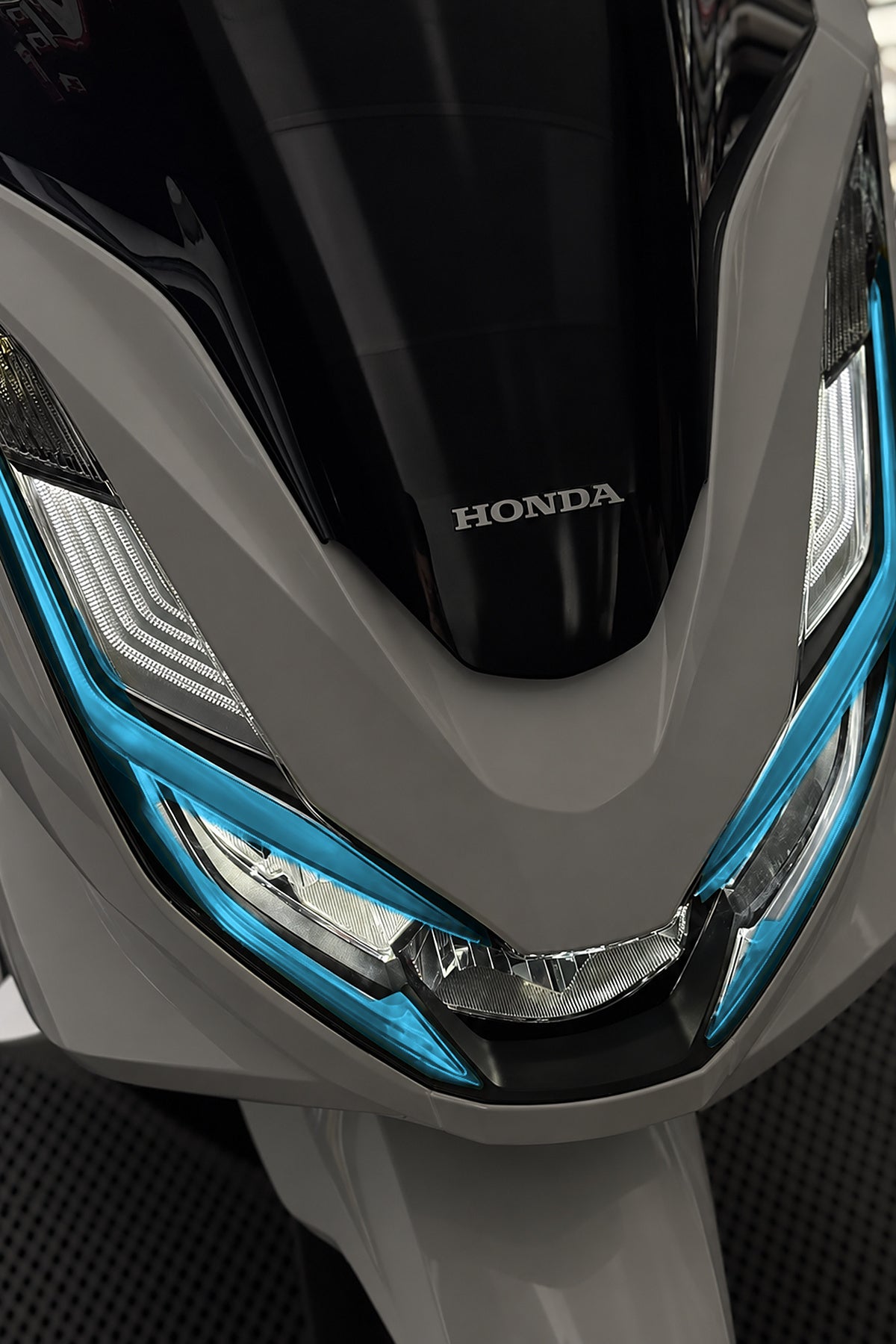 Honda PCX İnce Kesim Far Filmi Far Tasarım Sticker Etiket (2021-2022-2023-2024 Uyumlu)