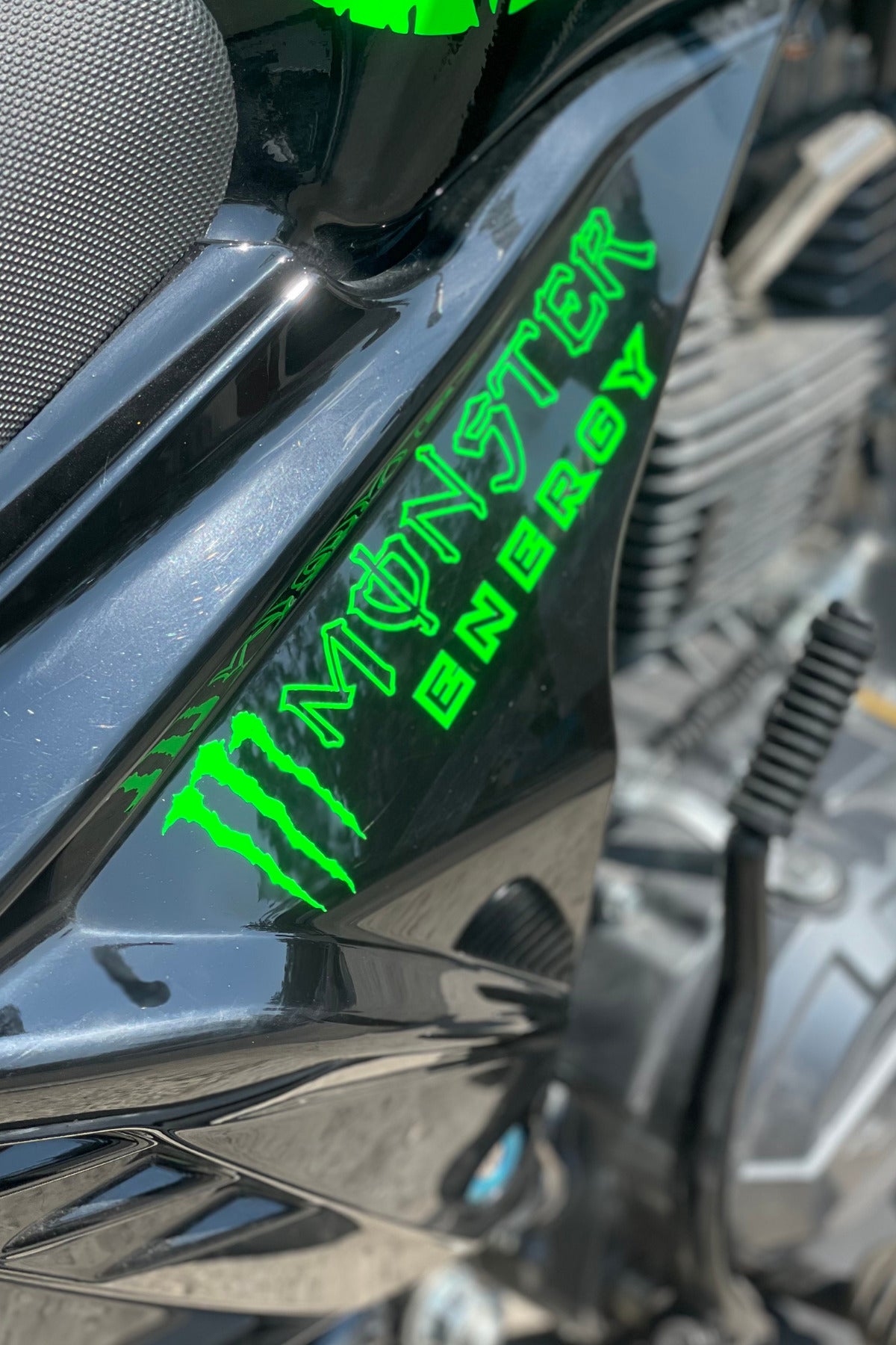 Motor-Araba-Kask için Neon Yeşil Pençeli Energy Sticker 13CMx4CM