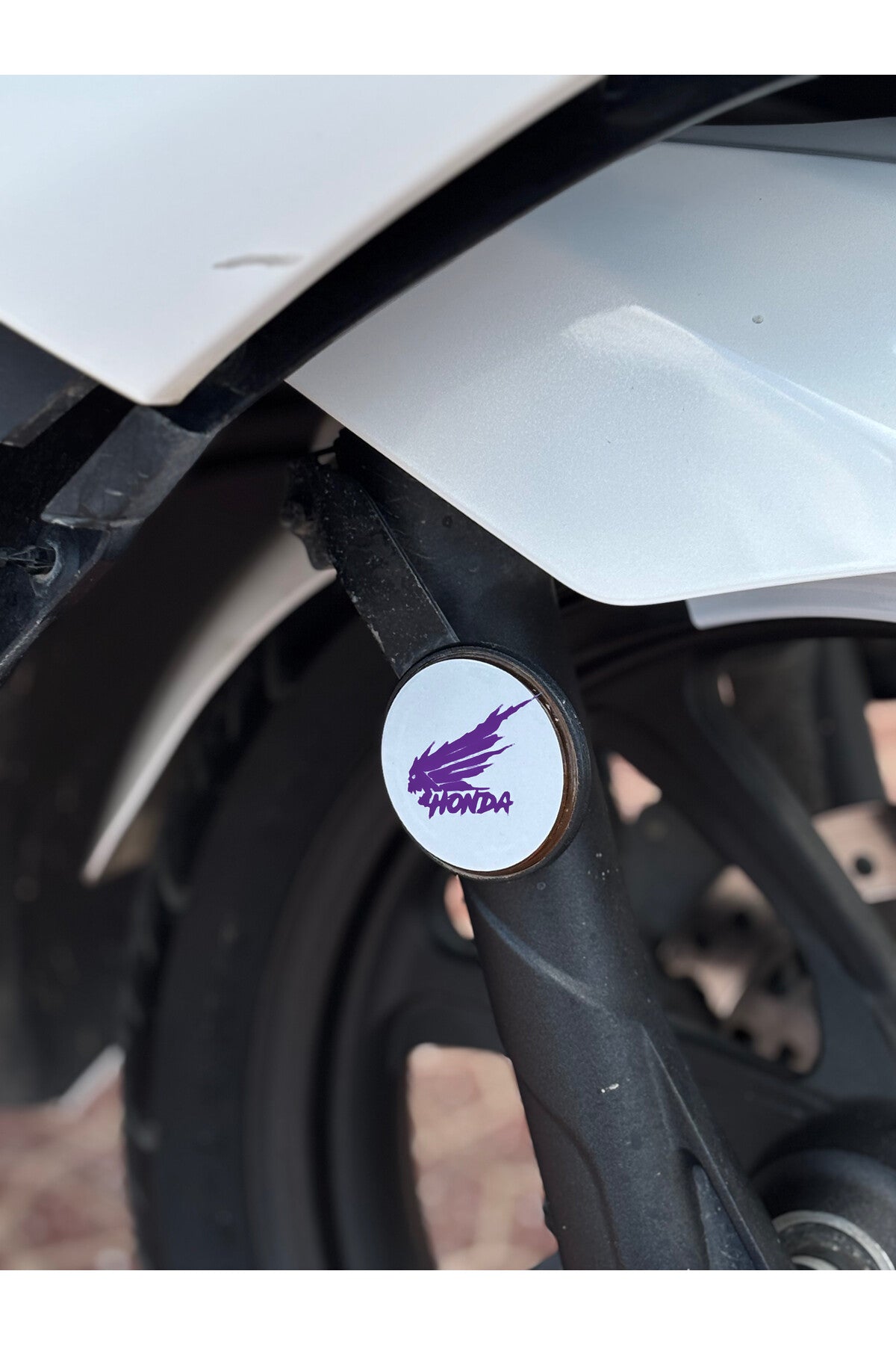 Honda Motosikletler için Kedigözü Reflektörlü için Honda Canavar Logolu Yuvarlak Sticker(2 Adet) (5CMx5CM)
