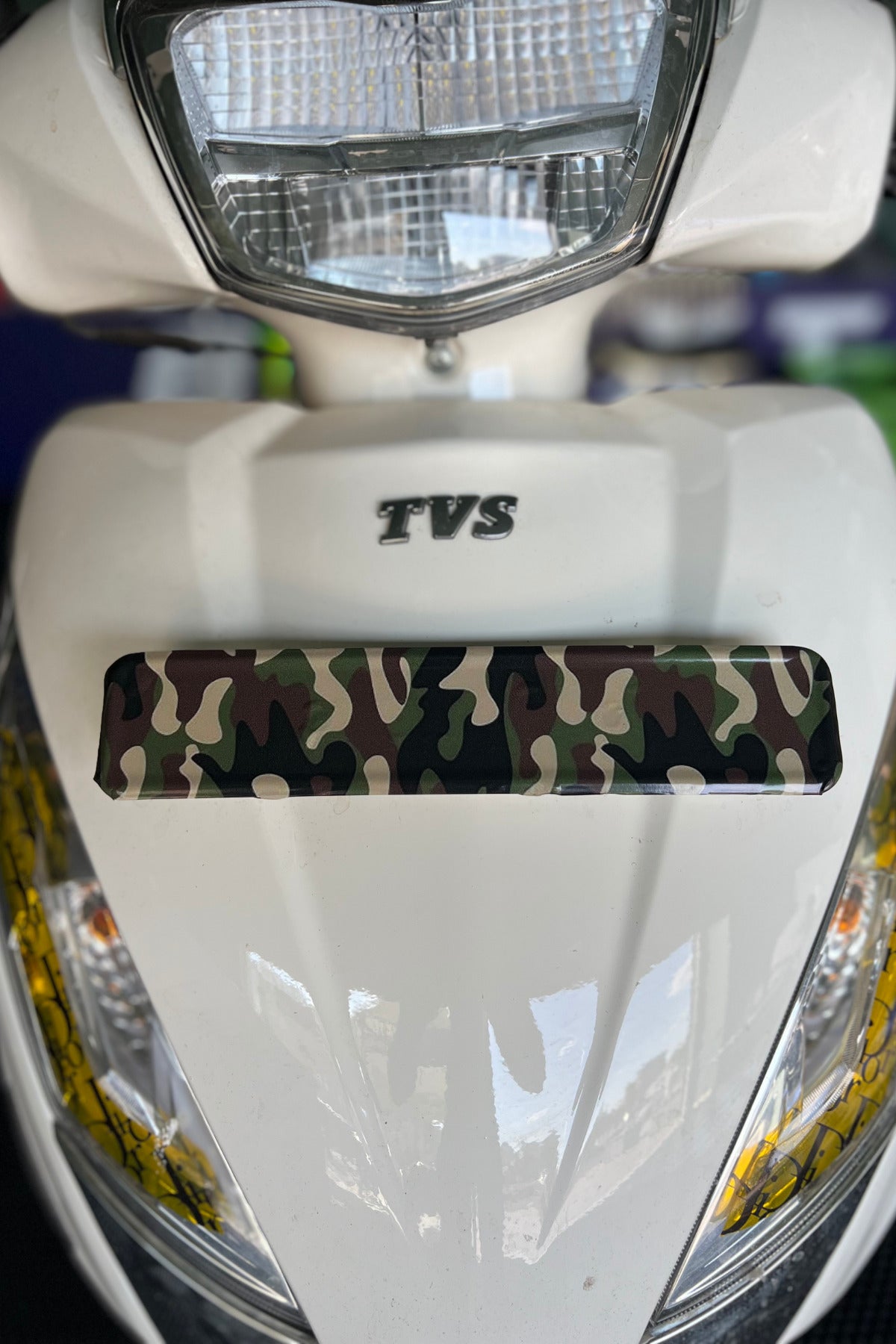 TVS Jupiter 125 Ön Plakası için Bayrak ve Desenli Sticker