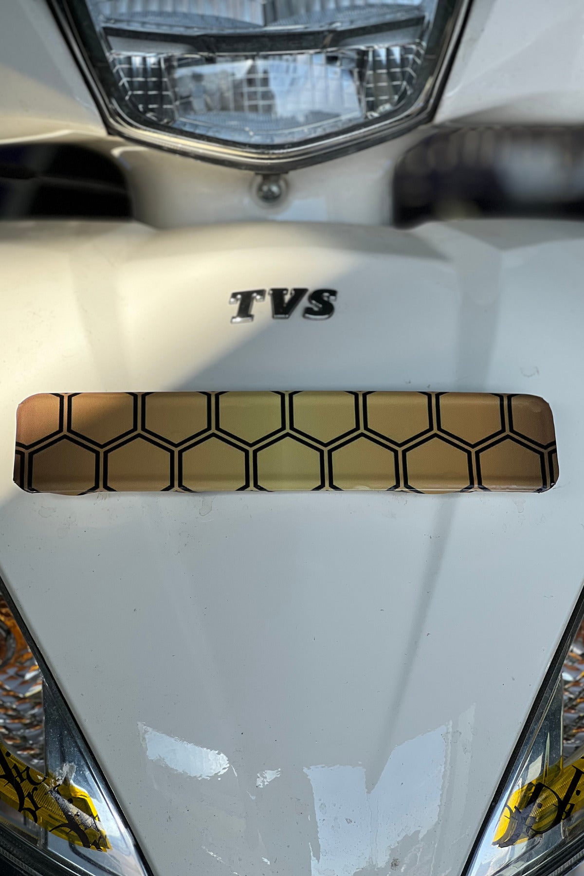 TVS Jupiter 125 Ön Plakası için Bayrak ve Desenli Sticker